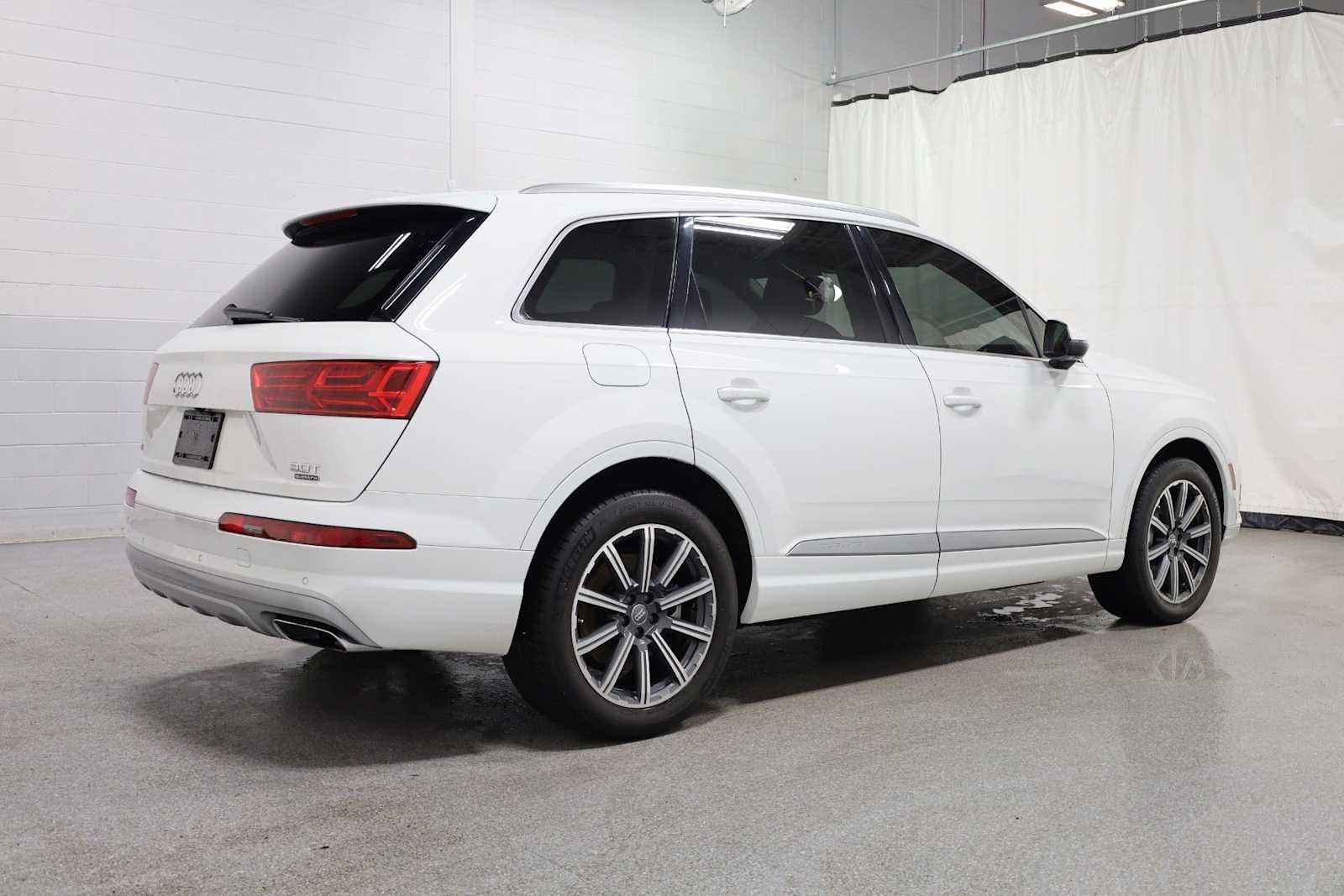 Thumbnail: 2017 Audi Q7 - 9