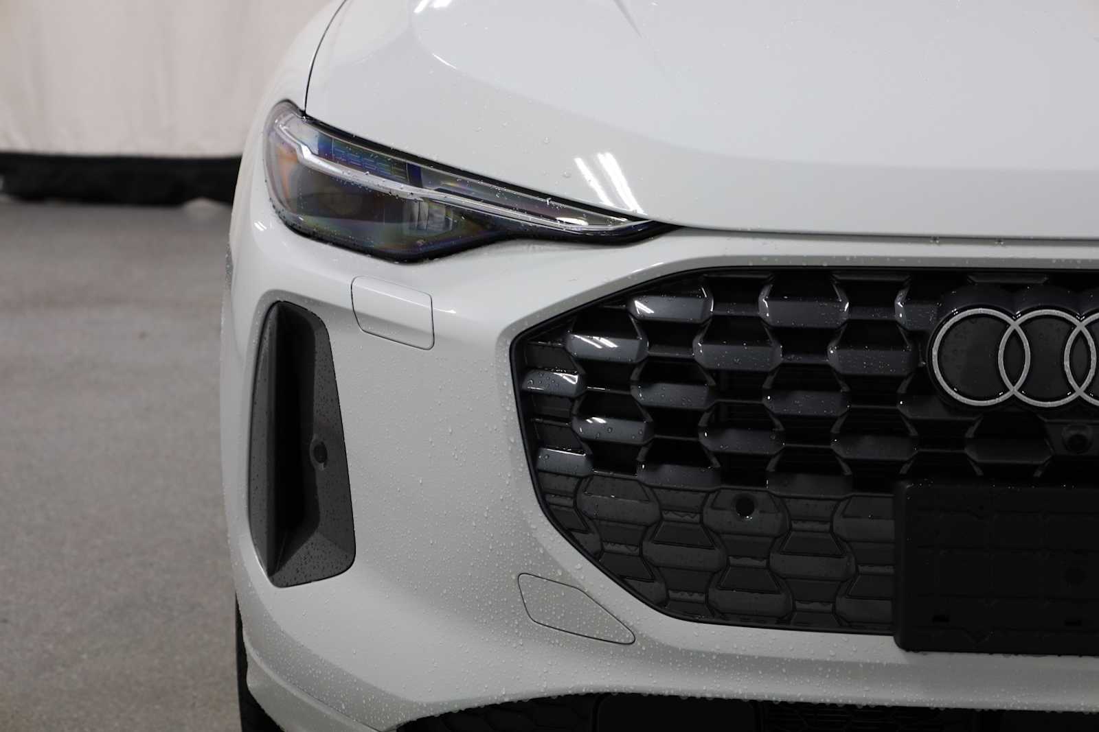 Thumbnail: 2025 Audi Q5 - 15