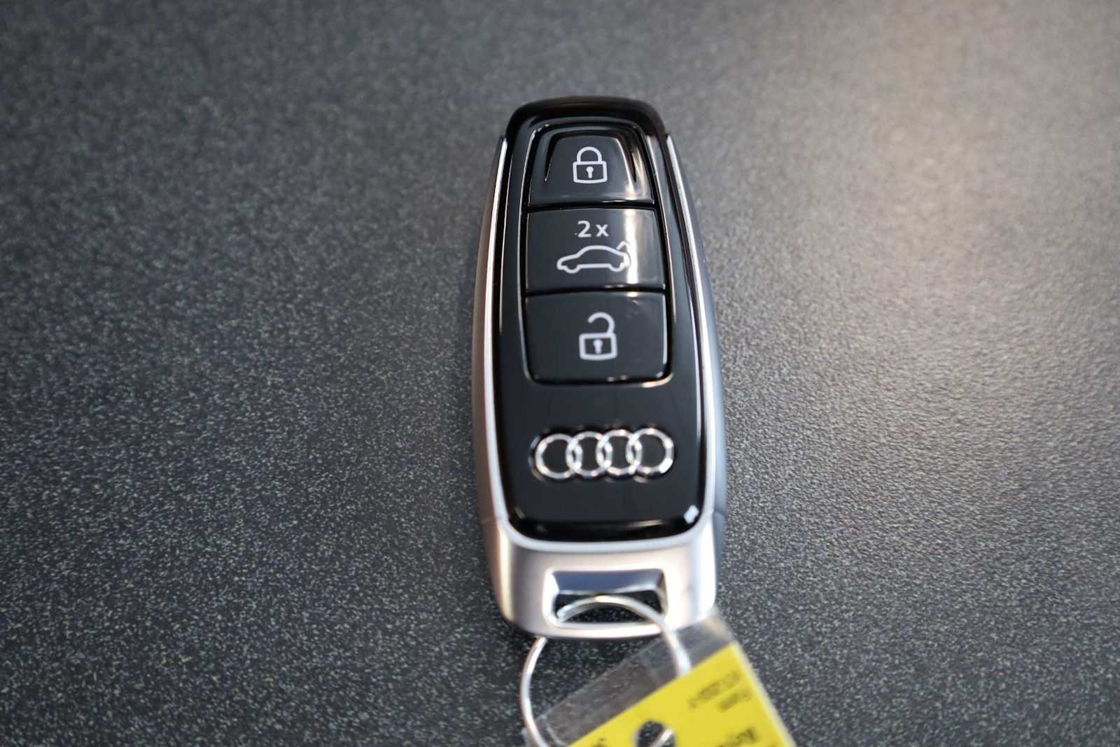 Thumbnail: 2026 Audi Q8 - 40