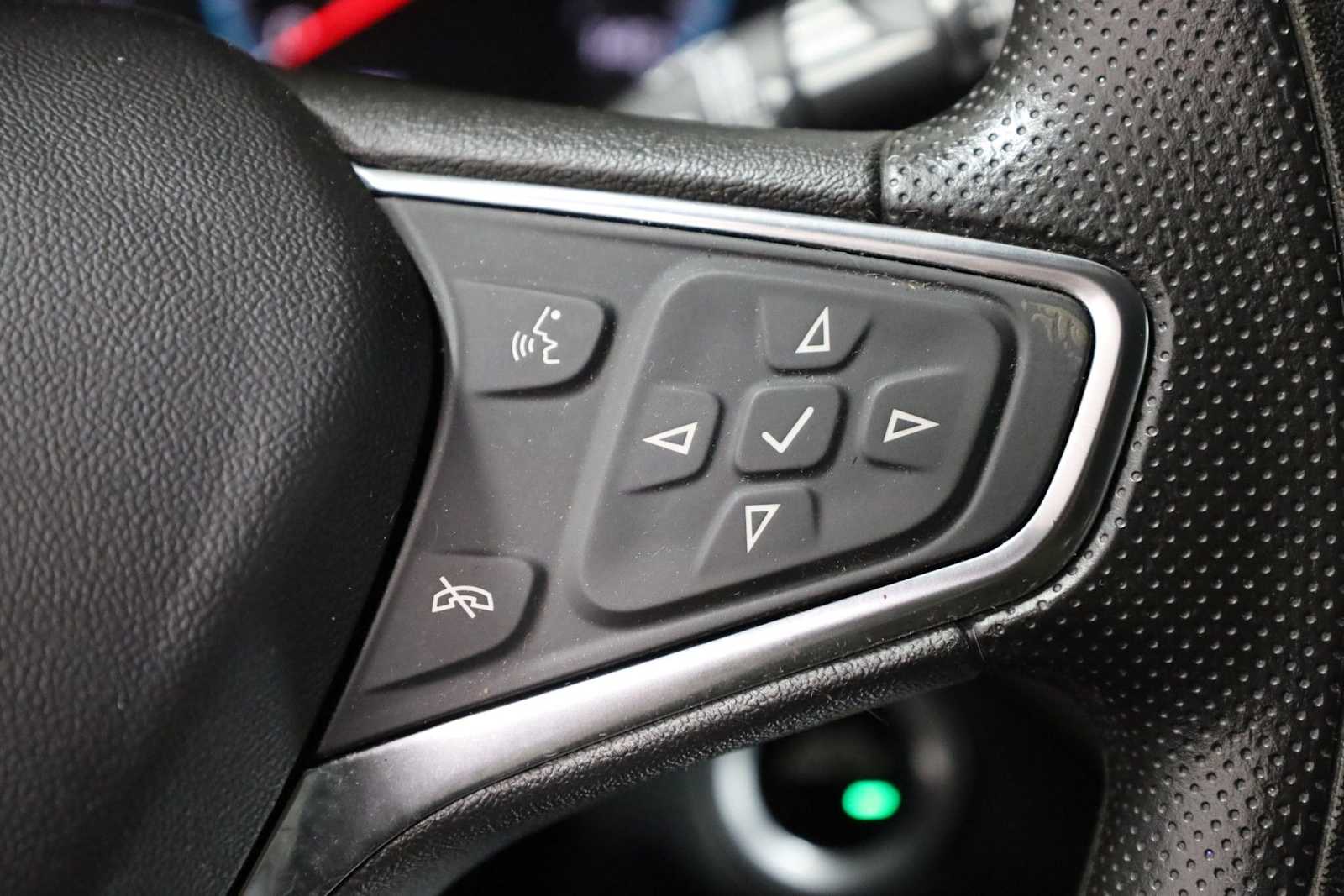 Thumbnail: 2020 Chevrolet Equinox - 24