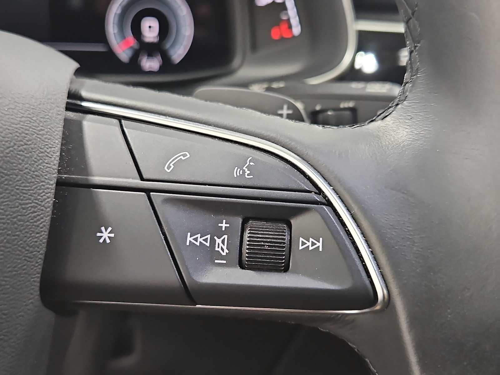 Thumbnail: 2023 Audi Q8 - 26