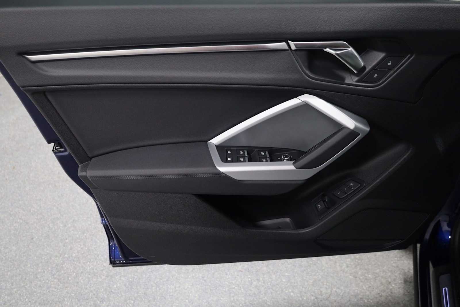 Thumbnail: 2025 Audi Q3 - 16