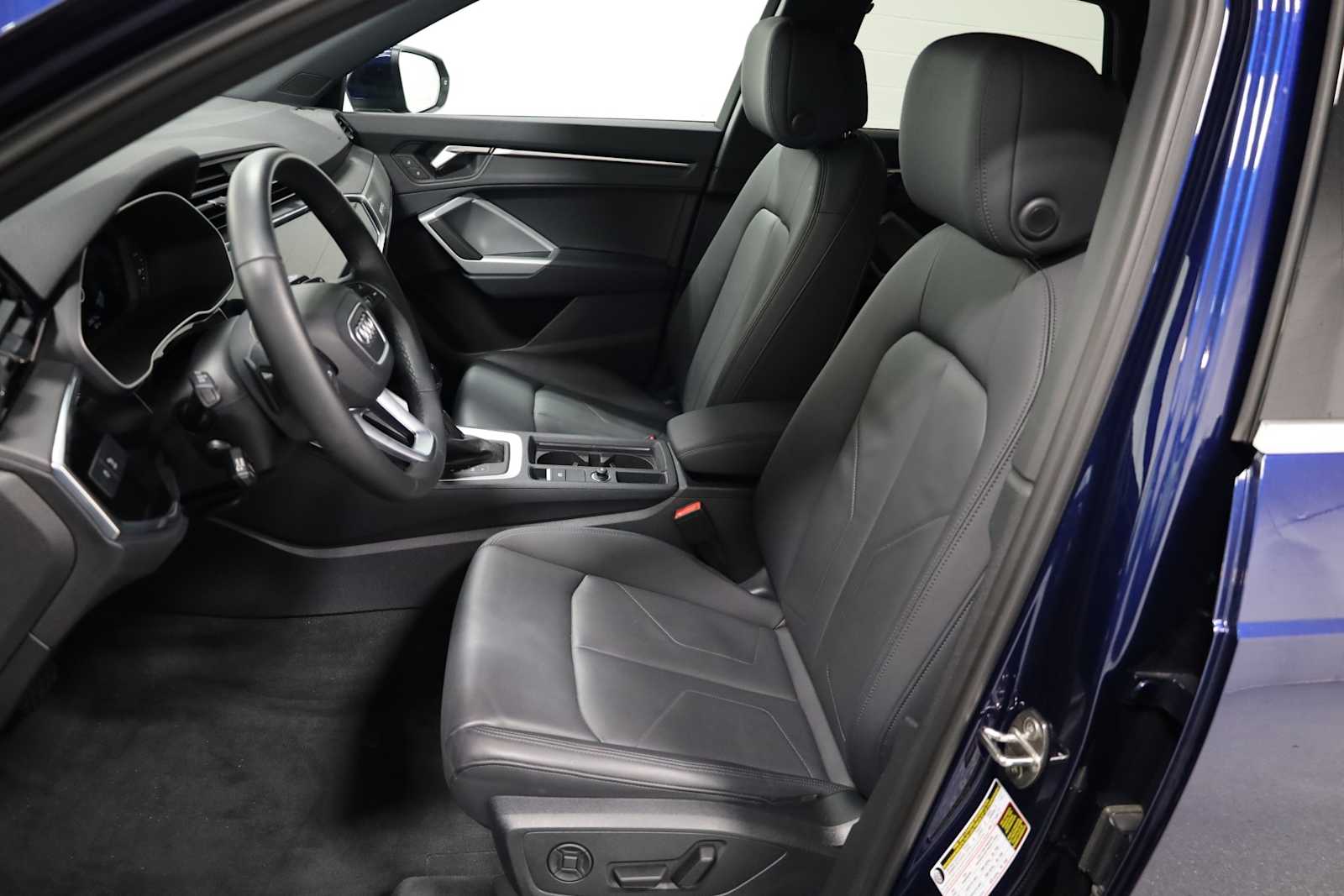 2025 Audi Q3 45 TFSI S line Premium photo 2