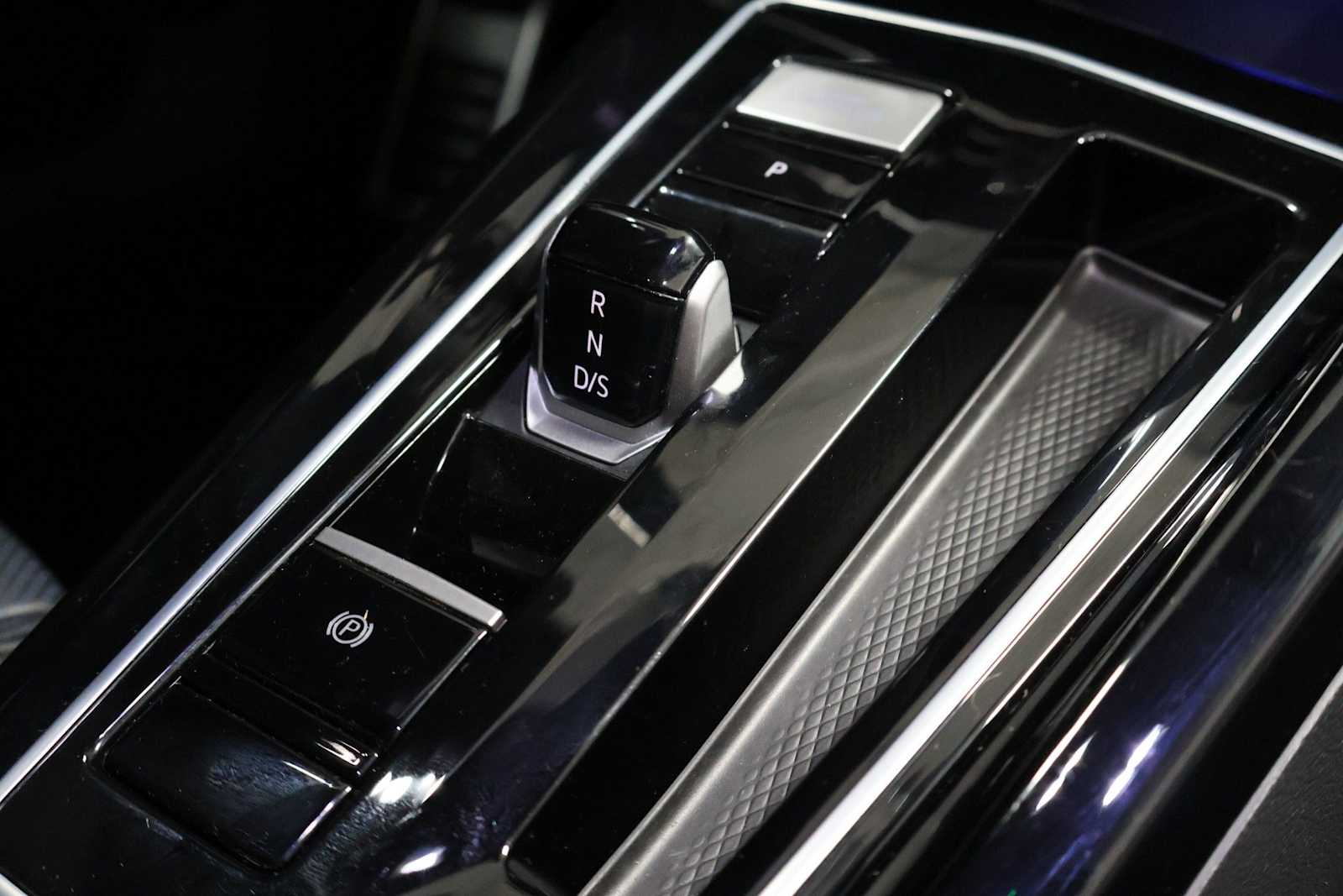 Thumbnail: 2023 Volkswagen Golf - 19