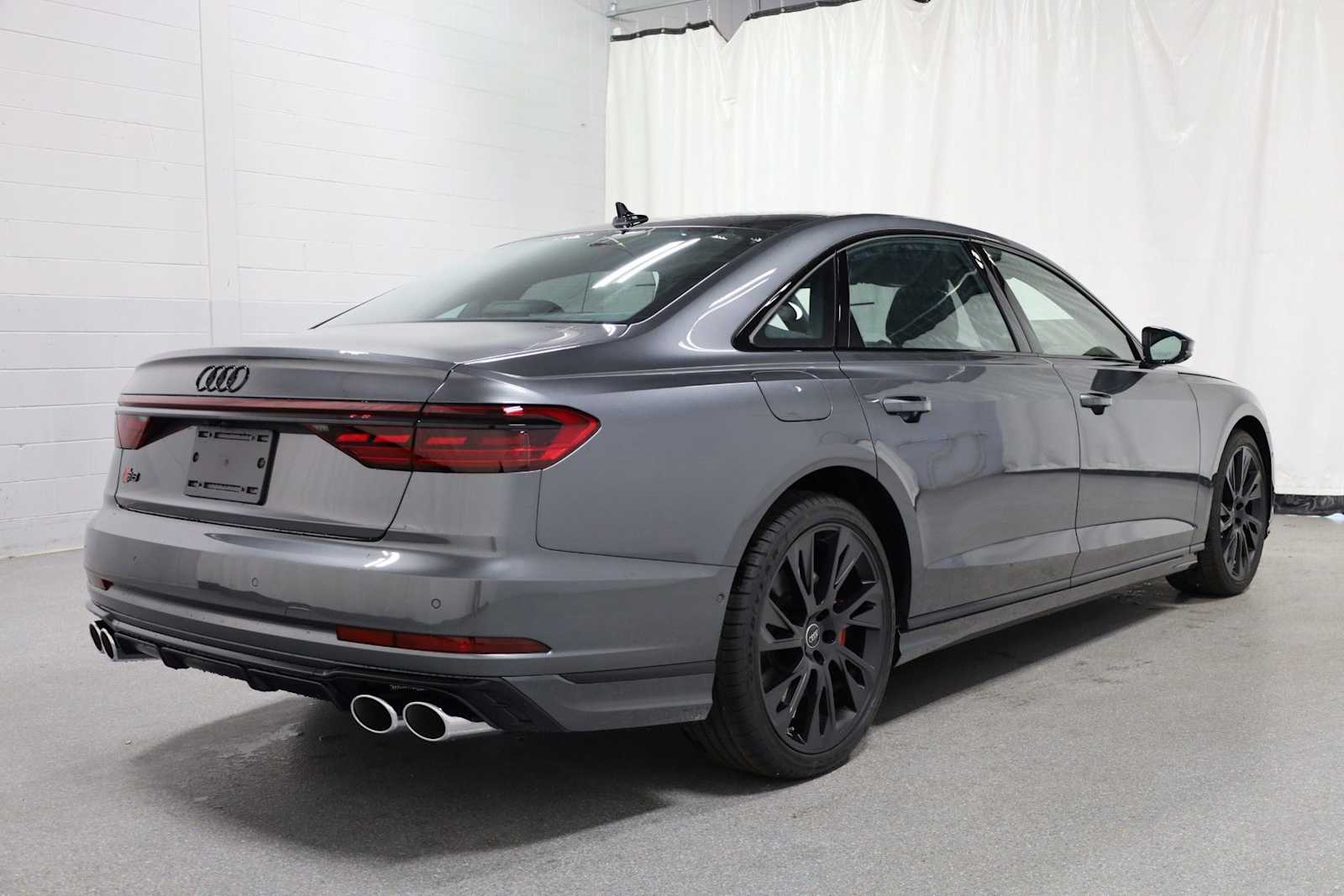 Thumbnail: 2025 Audi S8 - 9