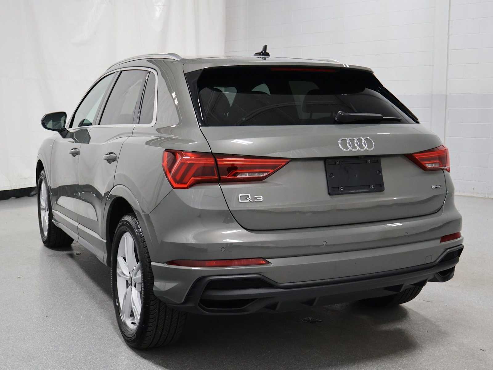 Thumbnail: 2023 Audi Q3 - 3