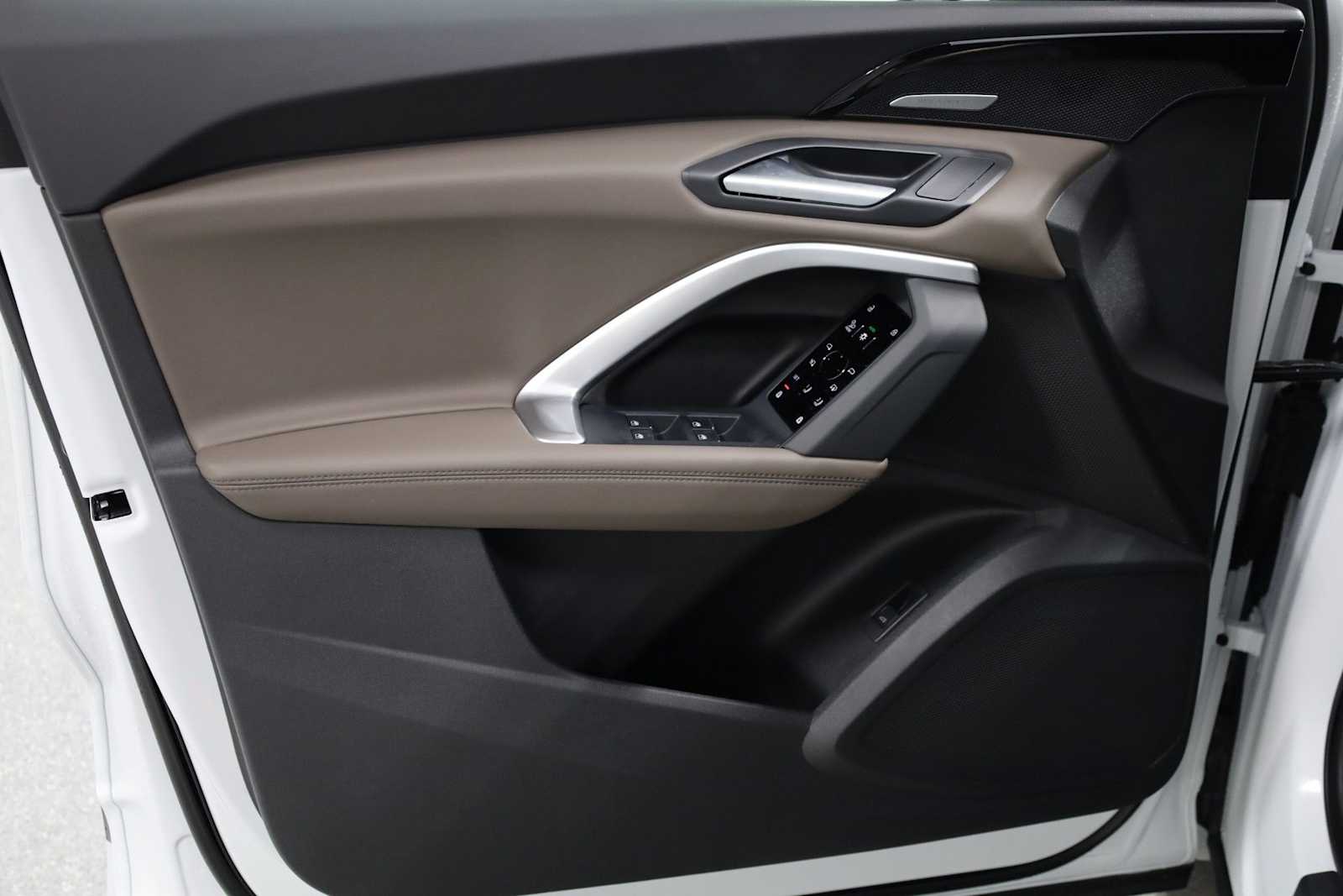 Thumbnail: 2025 Audi Q5 - 16