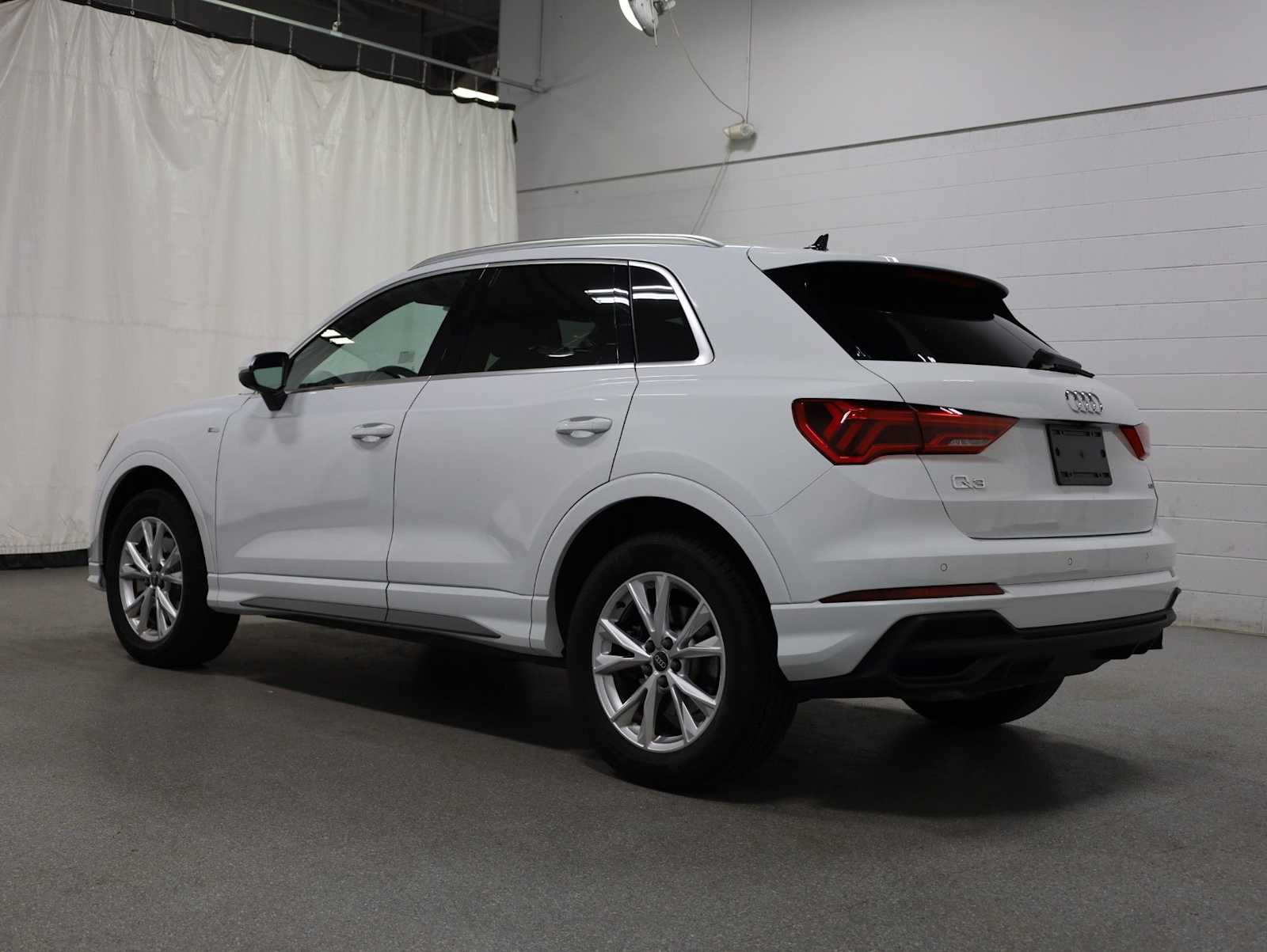 Thumbnail: 2025 Audi Q3 - 3