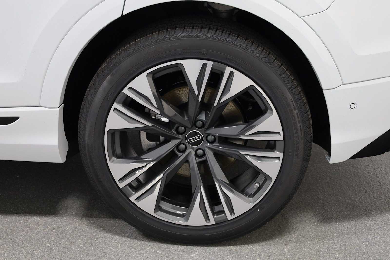 Thumbnail: 2026 Audi Q8 - 36