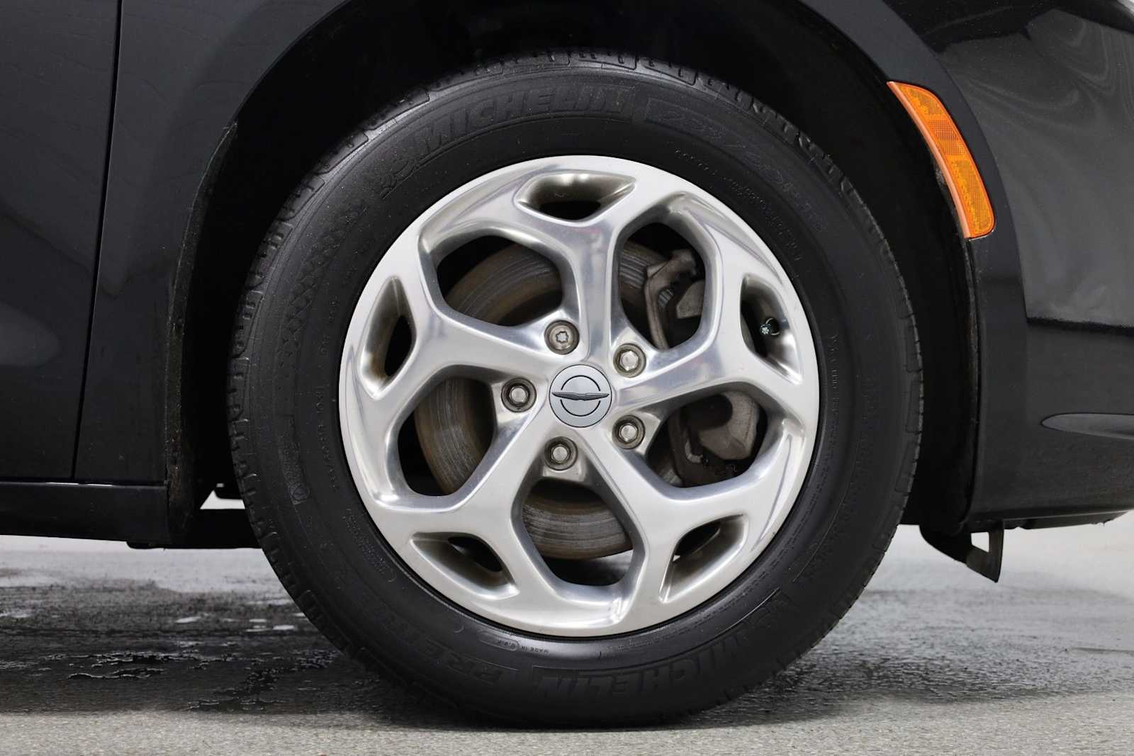 Thumbnail: 2021 Chrysler Pacifica - 12