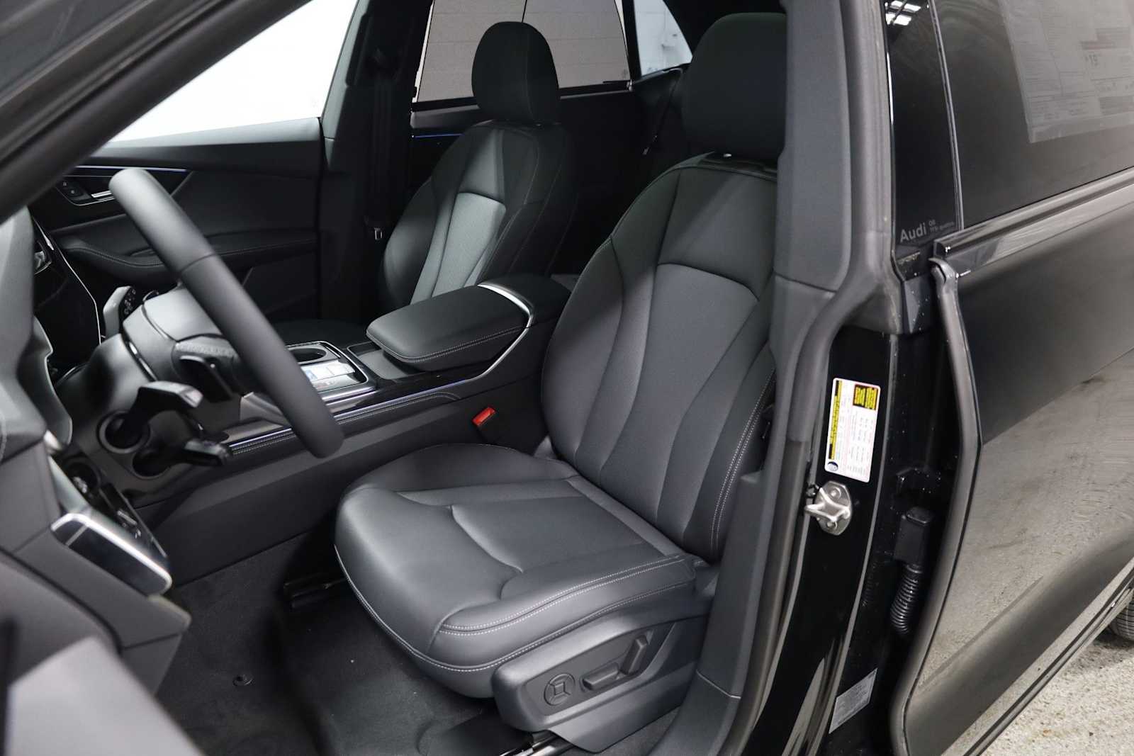 Thumbnail: 2026 Audi Q8 - 5