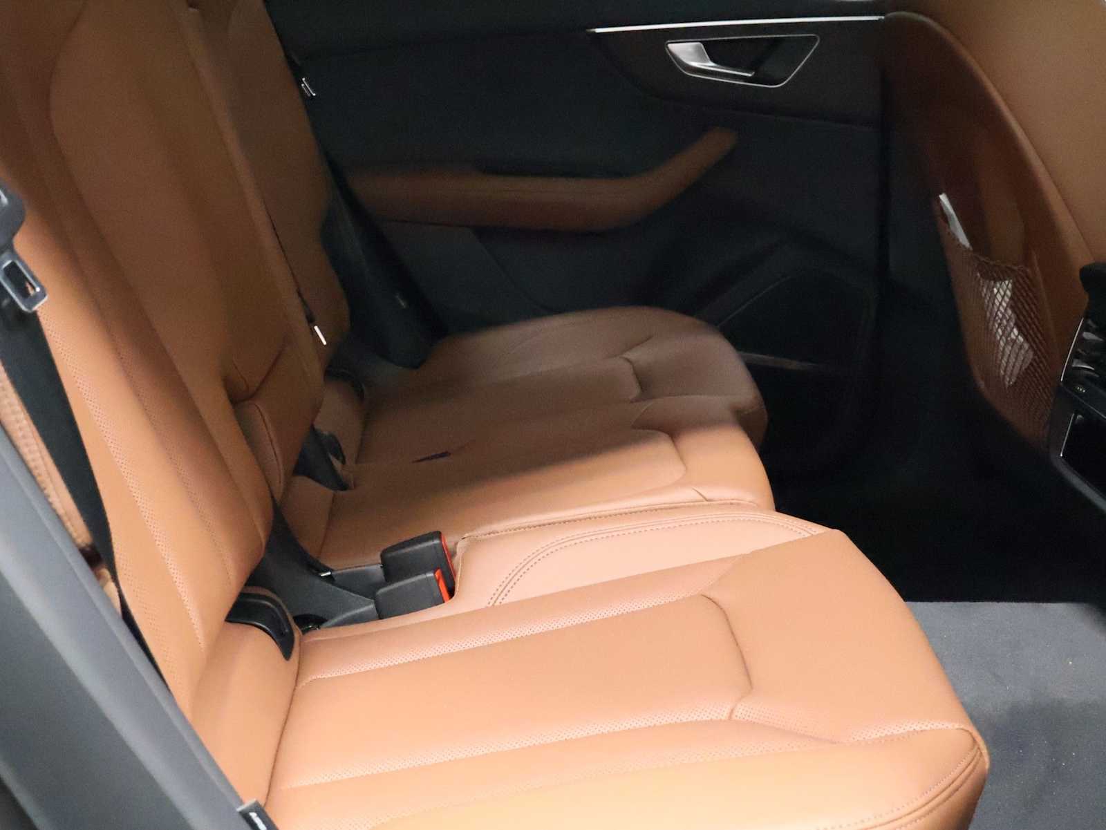 Thumbnail: 2026 Audi Q8 - 35
