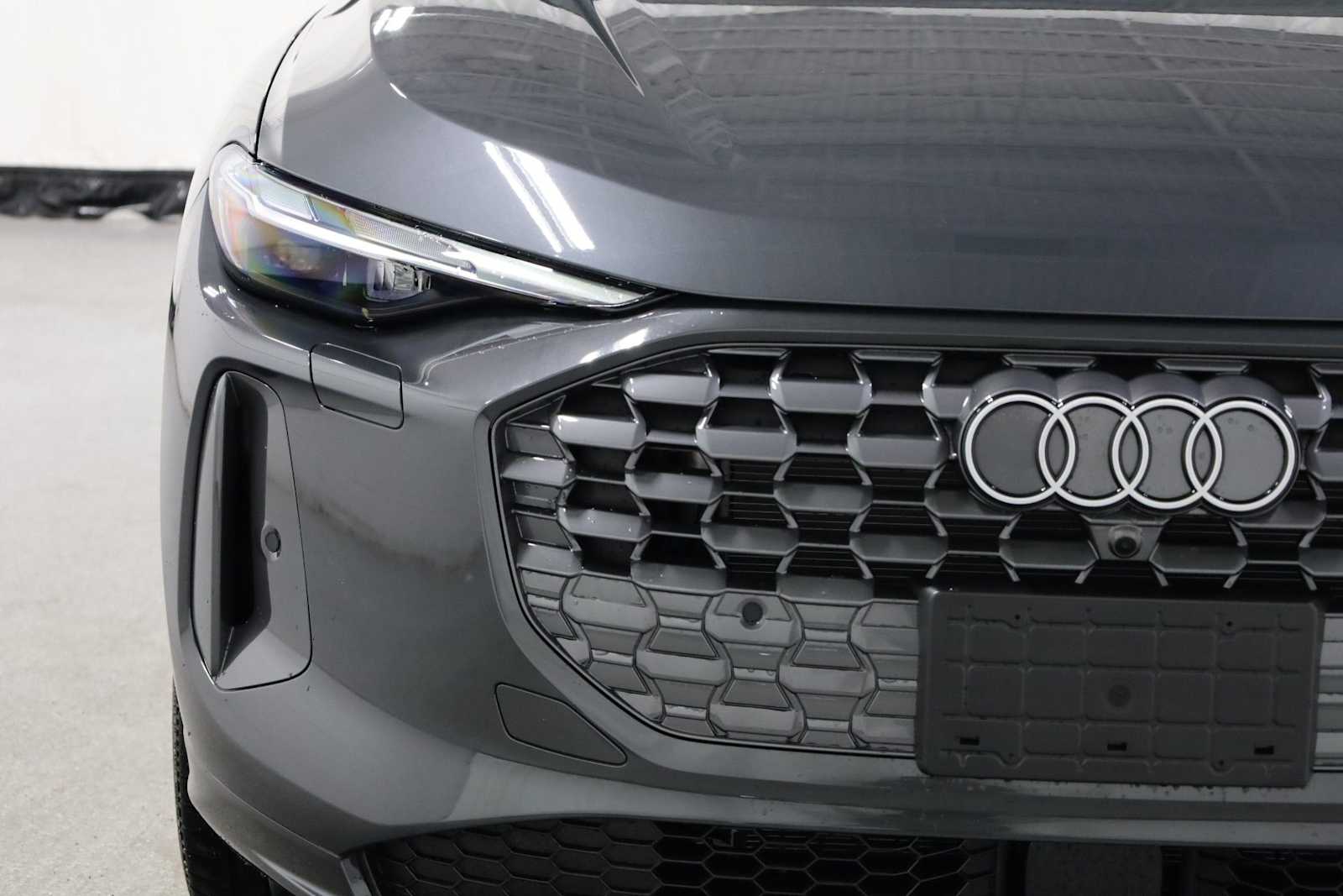 Thumbnail: 2025 Audi Q5 - 15