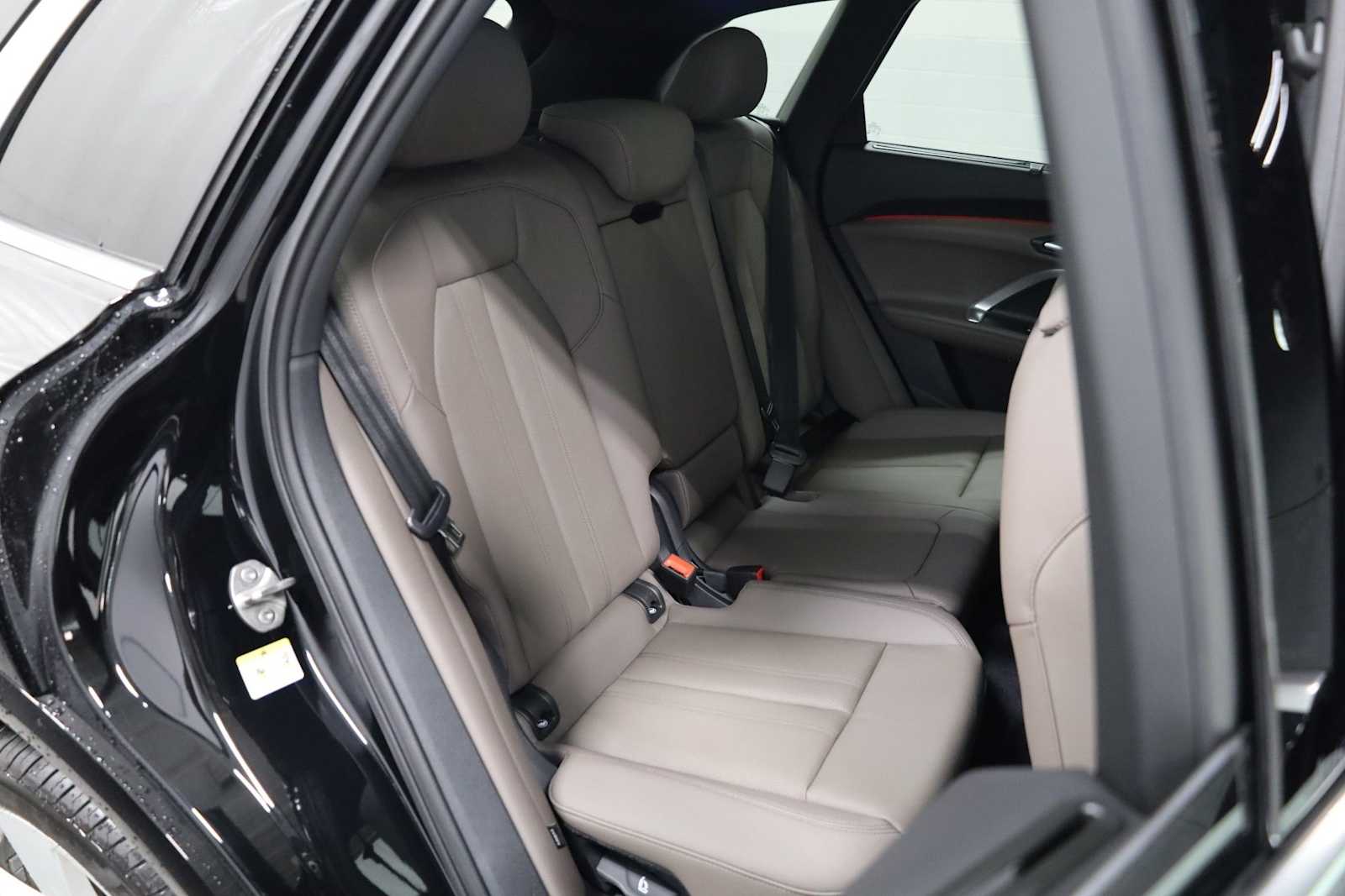 Thumbnail: 2025 Audi Q5 - 35