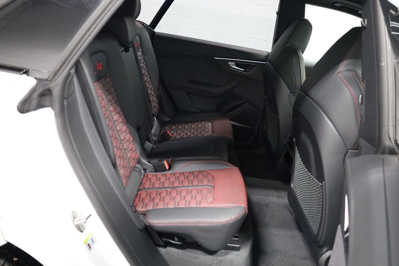 Thumbnail: 2026 Audi RS Q8 - 34