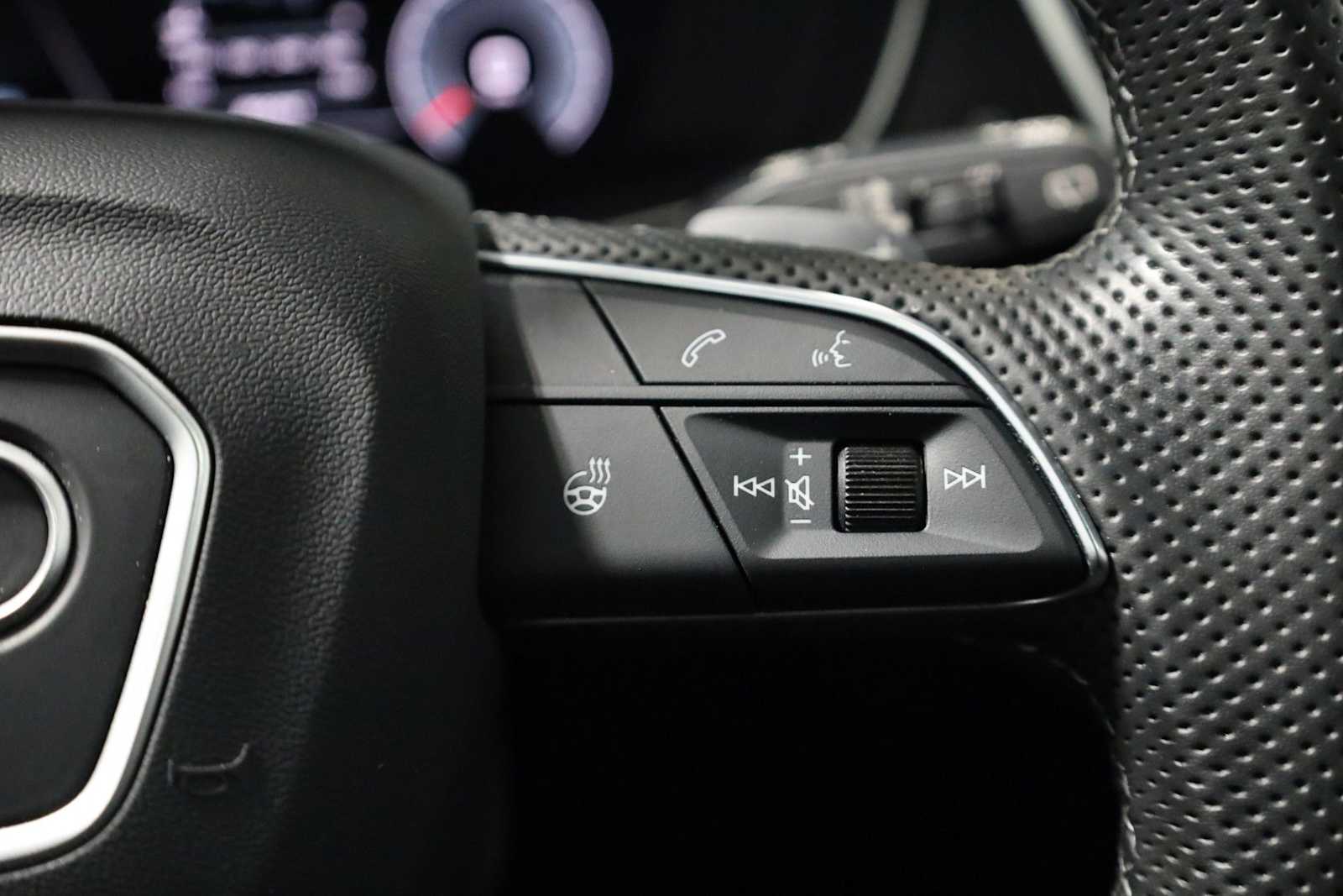 Thumbnail: 2023 Audi SQ5 - 26