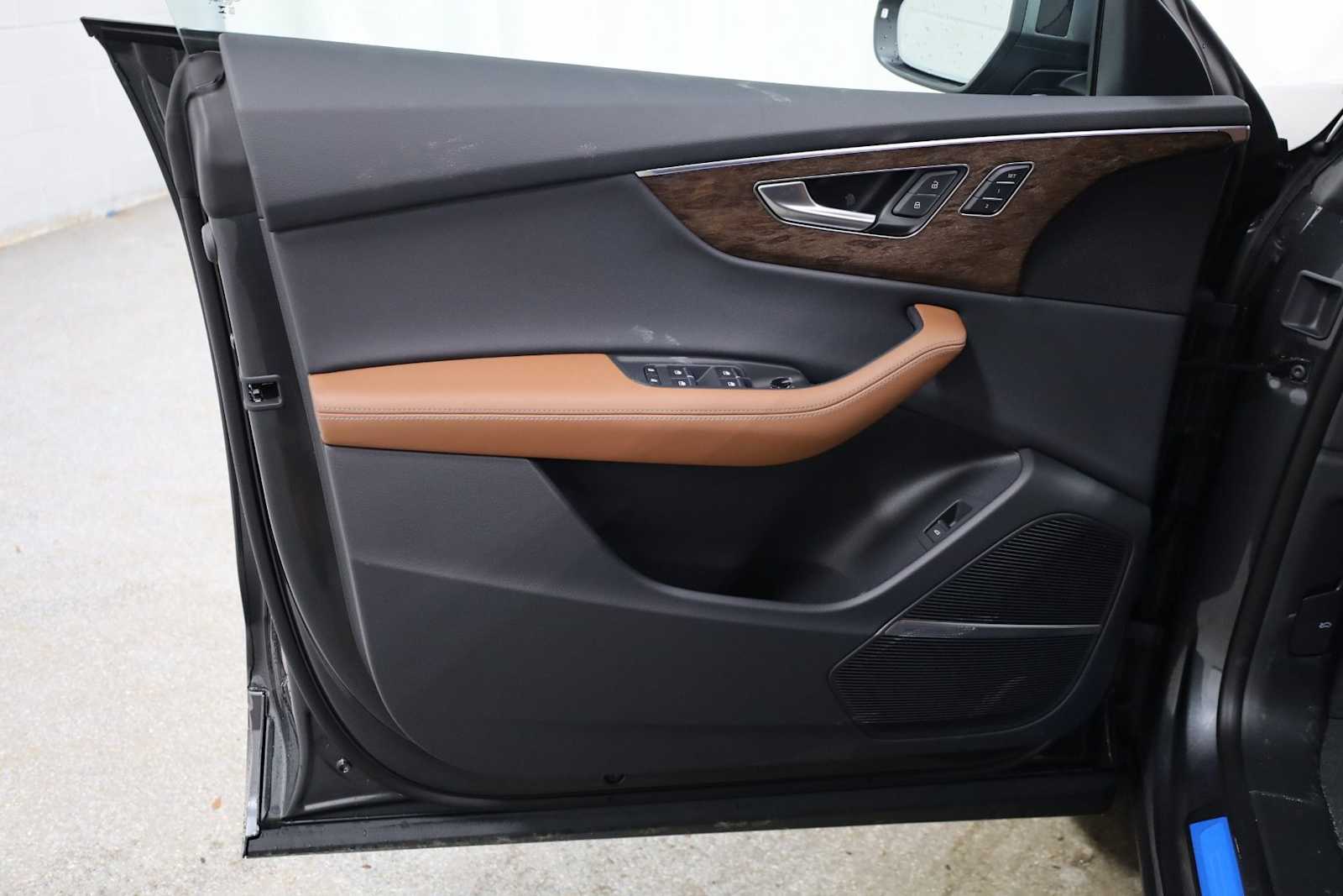 Thumbnail: 2026 Audi Q8 - 16