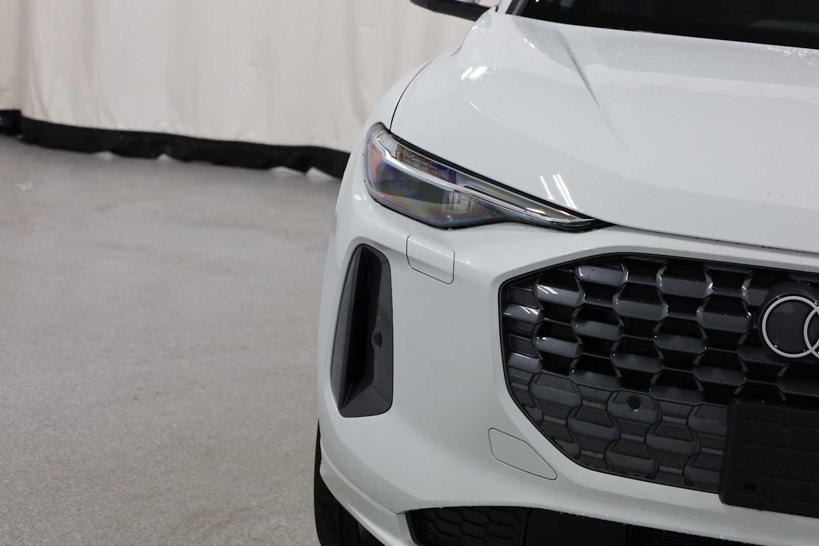 Thumbnail: 2025 Audi Q5 - 15