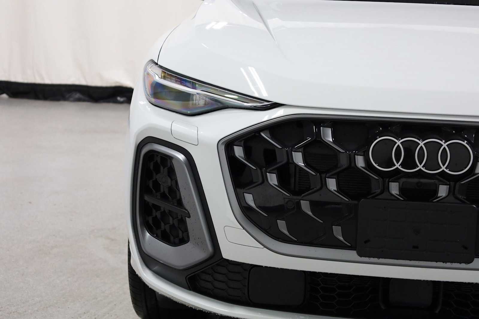 Thumbnail: 2025 Audi Q5 - 15