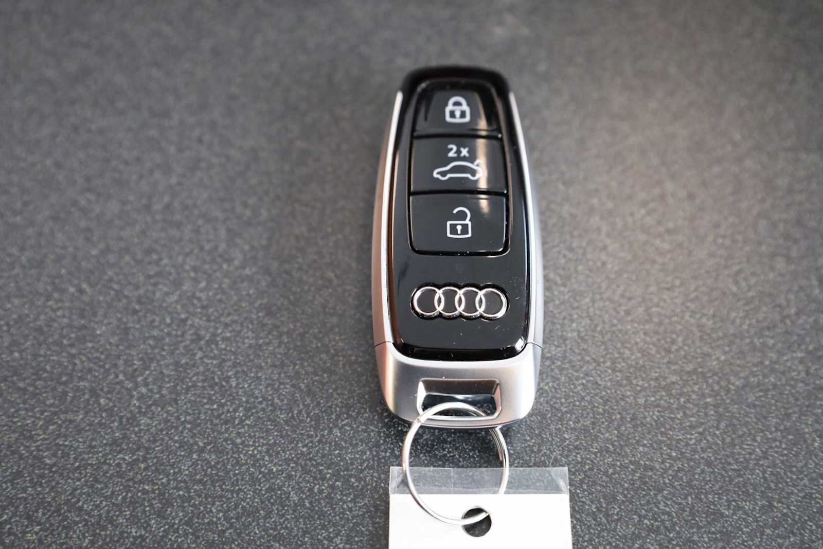 Thumbnail: 2026 Audi Q8 - 40