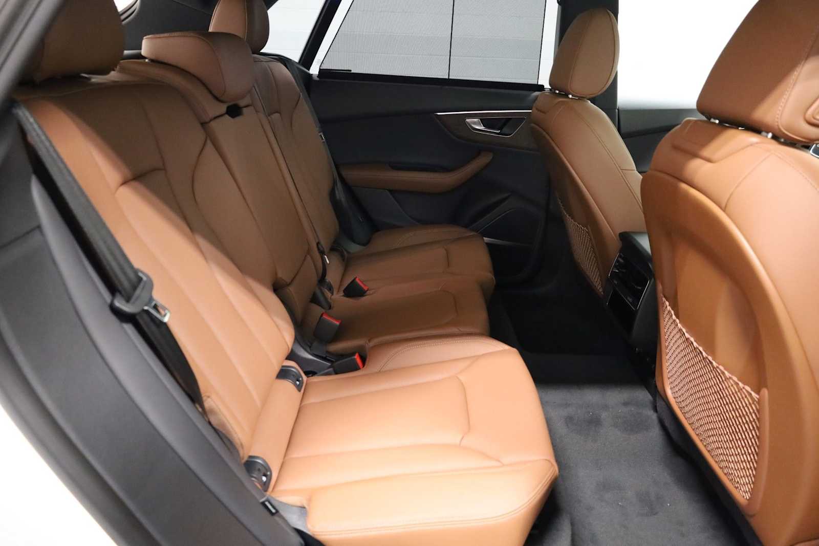 Thumbnail: 2026 Audi Q8 - 34