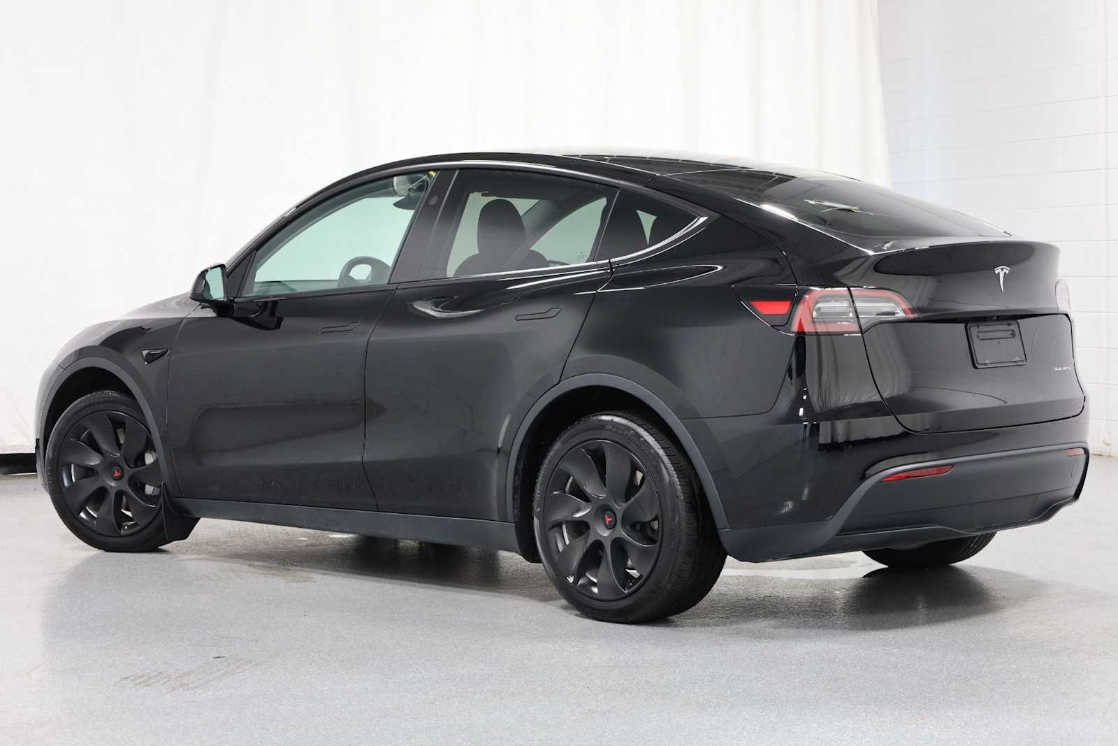 Used 2023 Tesla Model Y Long Range with VIN 7SAYGDEE4PF825872 for sale in Farmington, MI