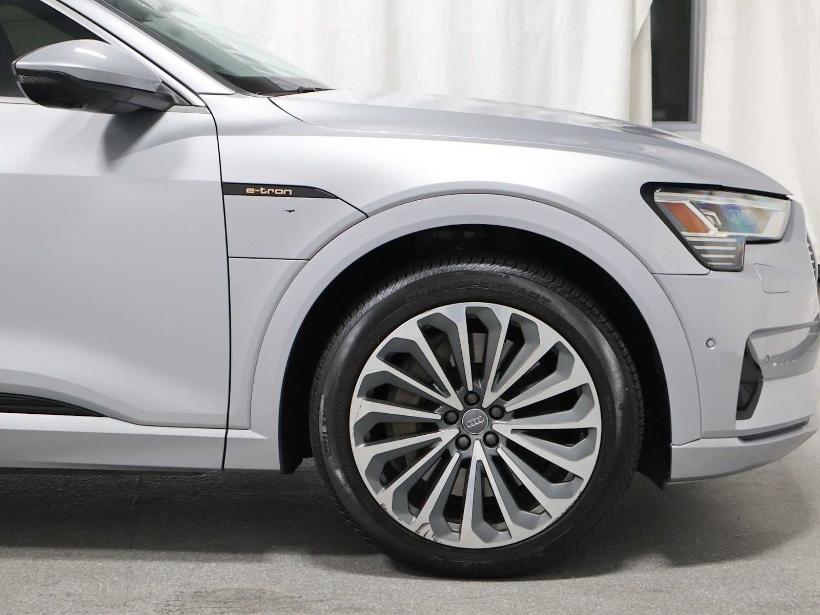 Thumbnail: 2019 Audi e-tron - 10