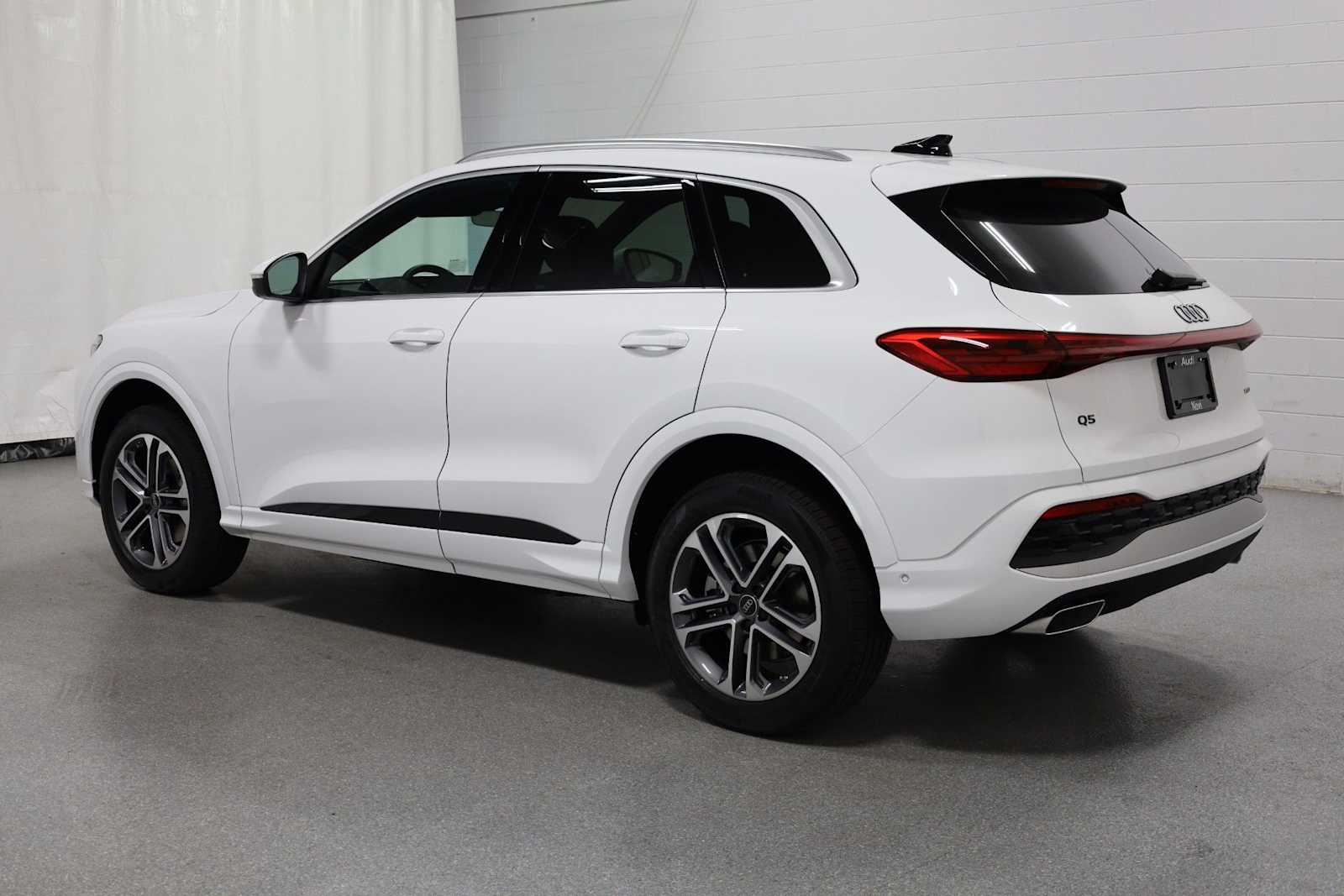 Thumbnail: 2025 Audi Q5 - 3