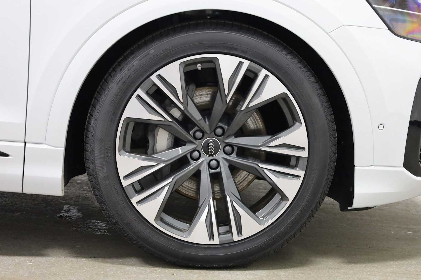 Thumbnail: 2026 Audi Q8 - 12