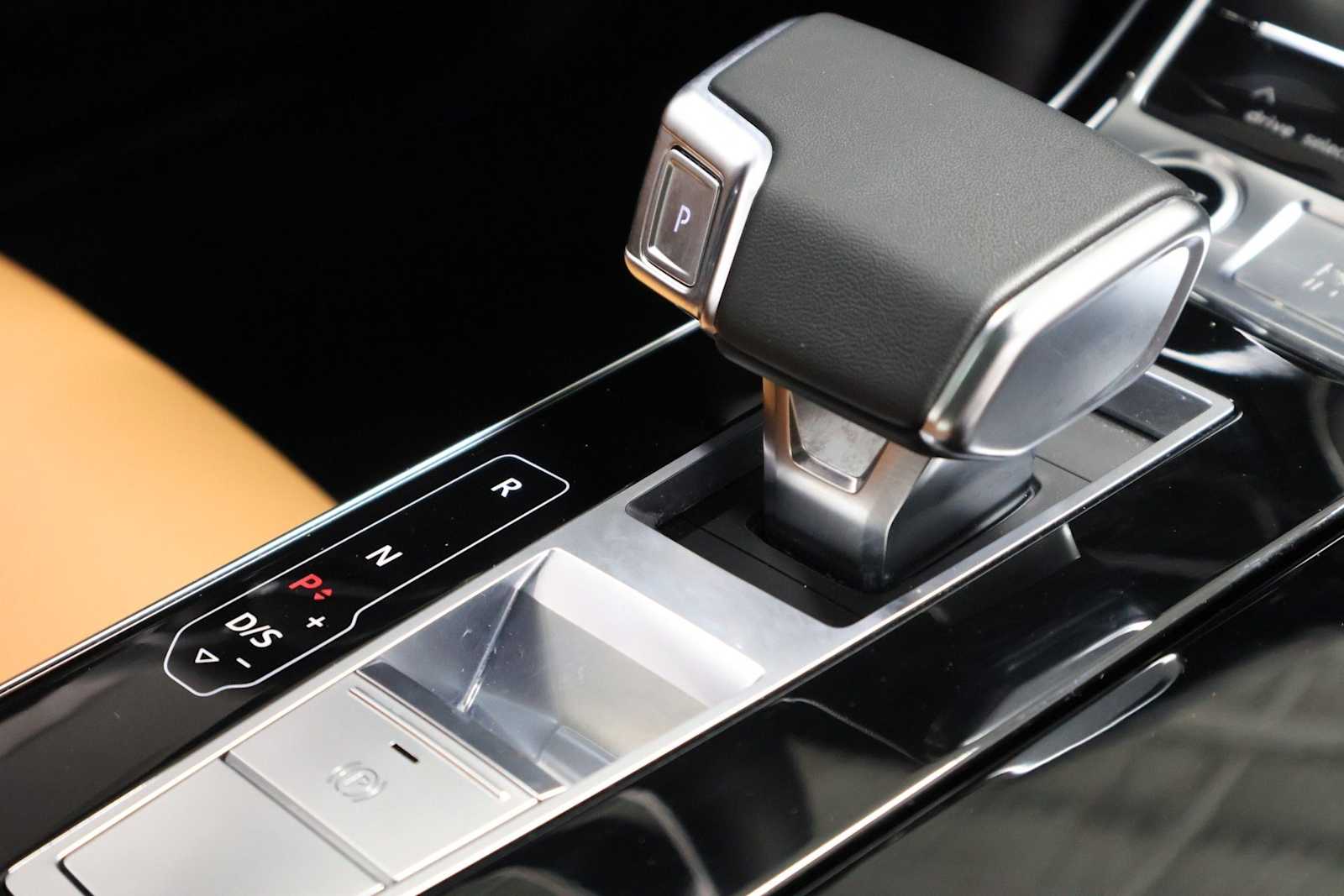 Thumbnail: 2025 Audi A8 - 20