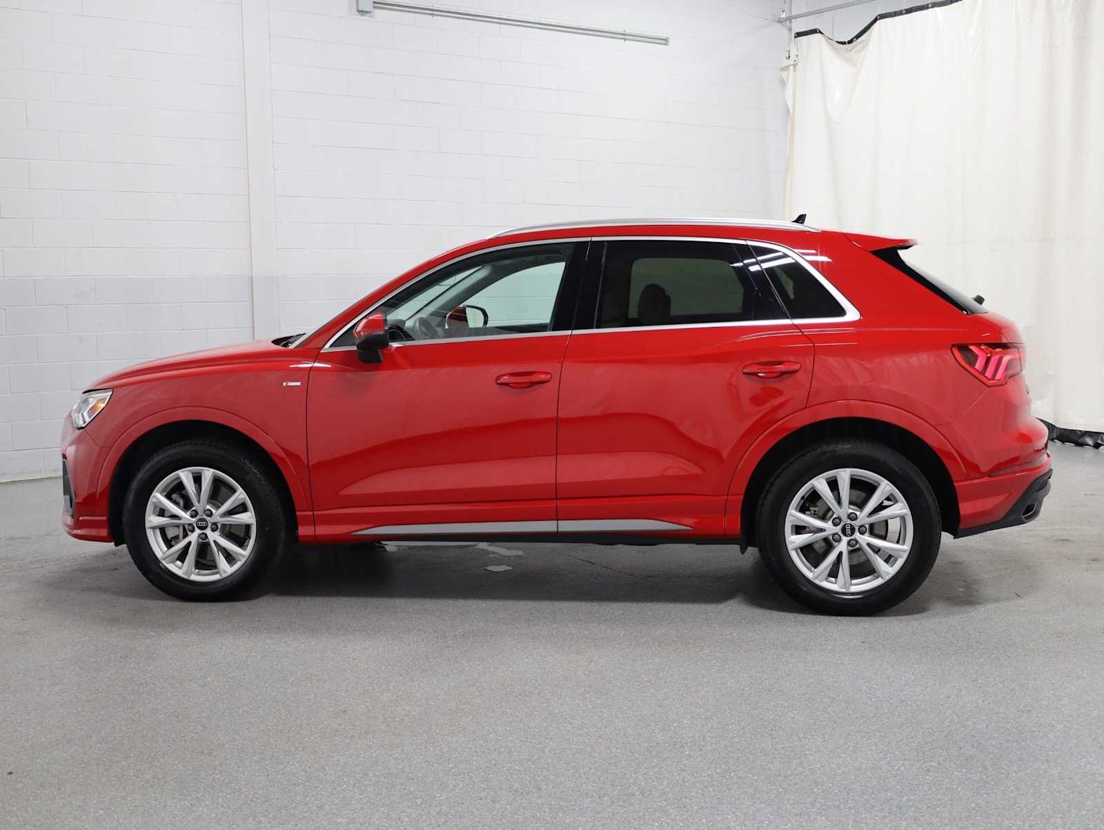 Thumbnail: 2025 Audi Q3 - 2