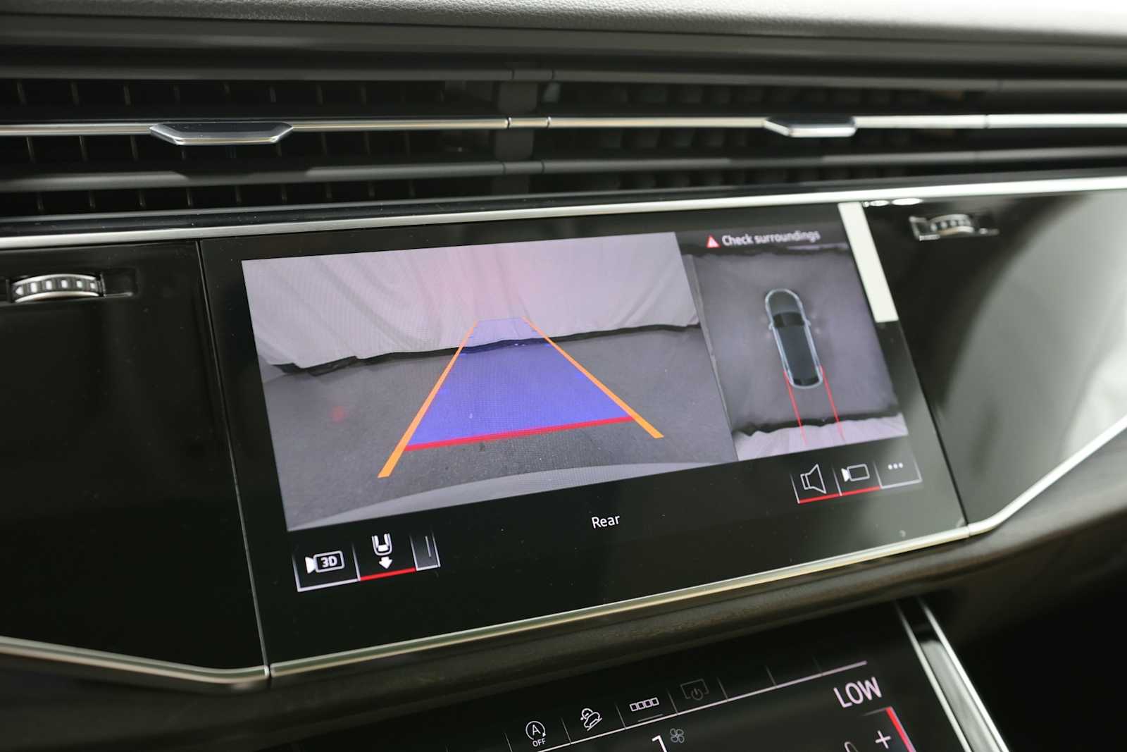 Thumbnail: 2025 Audi Q8 - 32