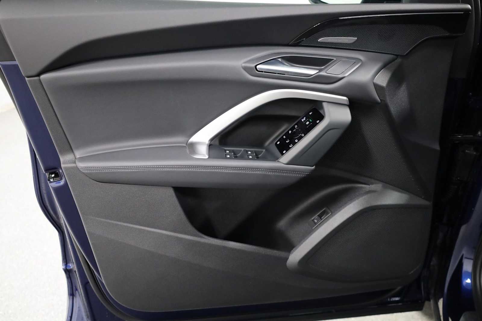 Thumbnail: 2025 Audi Q5 - 16