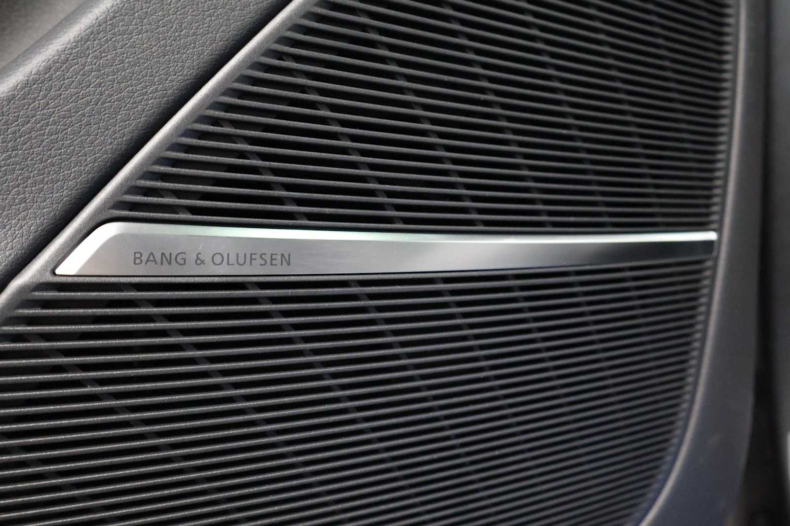 Thumbnail: 2026 Audi SQ8 - 17