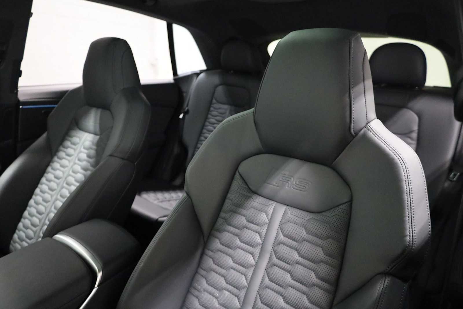 Thumbnail: 2026 Audi RS Q8 - 17