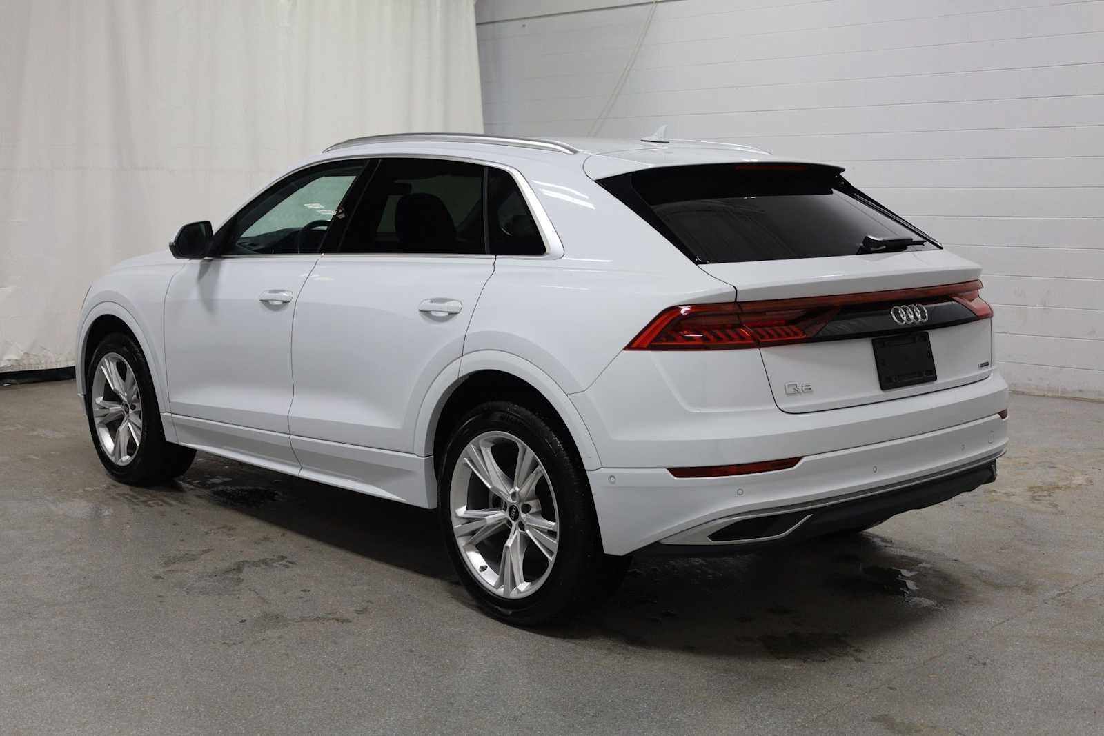 Thumbnail: 2023 Audi Q8 - 3