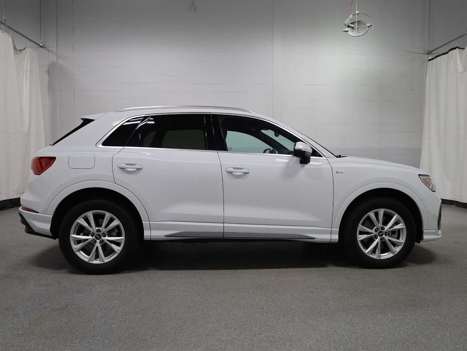 Thumbnail: 2025 Audi Q3 - 10