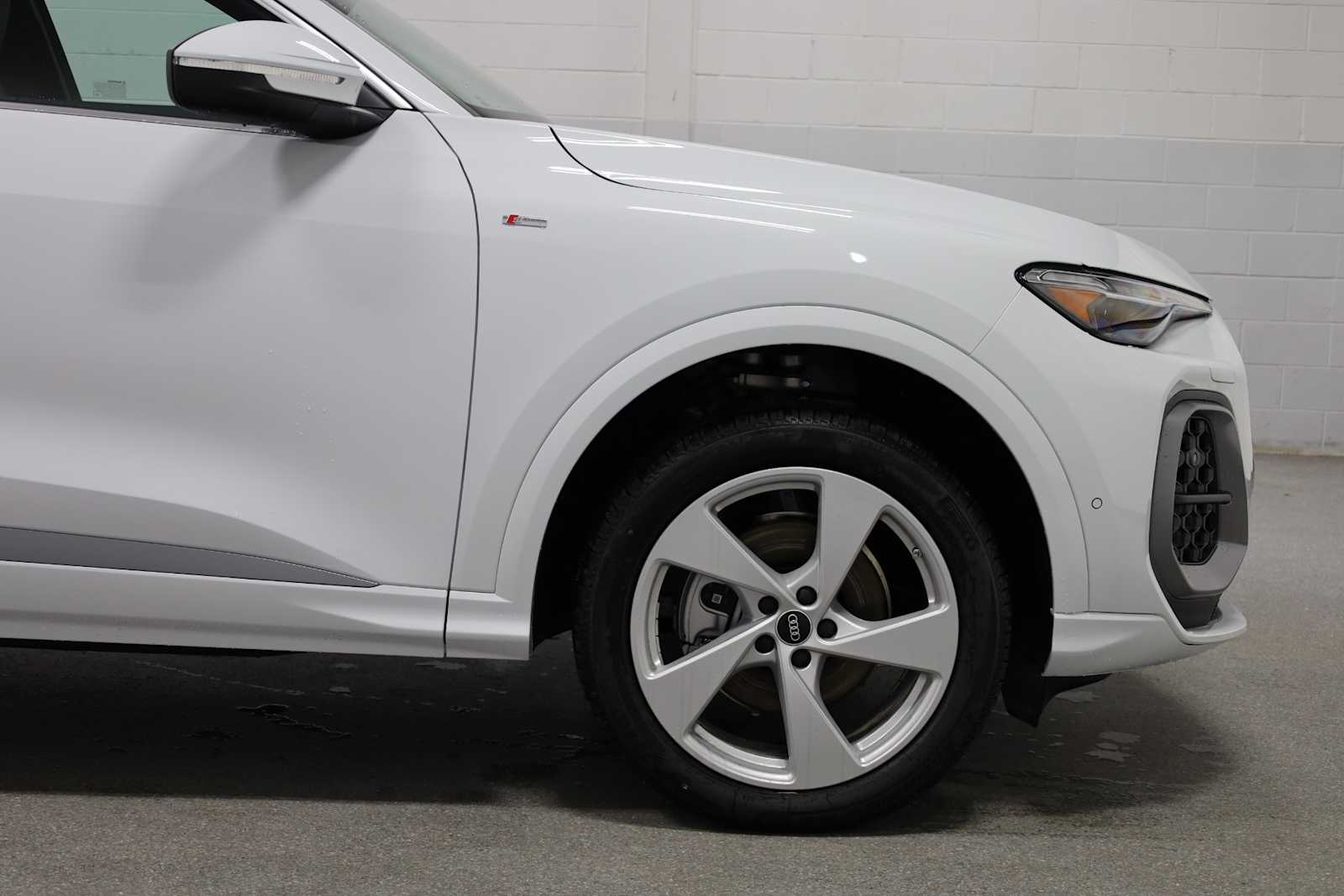 Thumbnail: 2025 Audi Q5 - 11