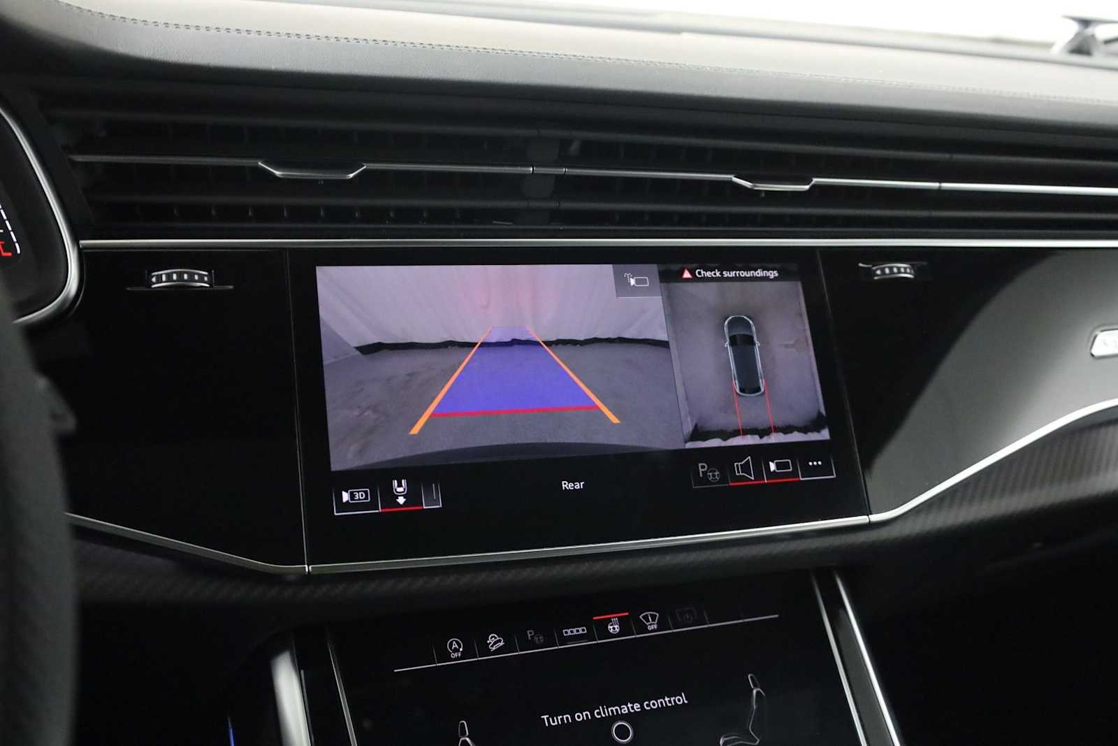 Thumbnail: 2026 Audi RS Q8 - 31