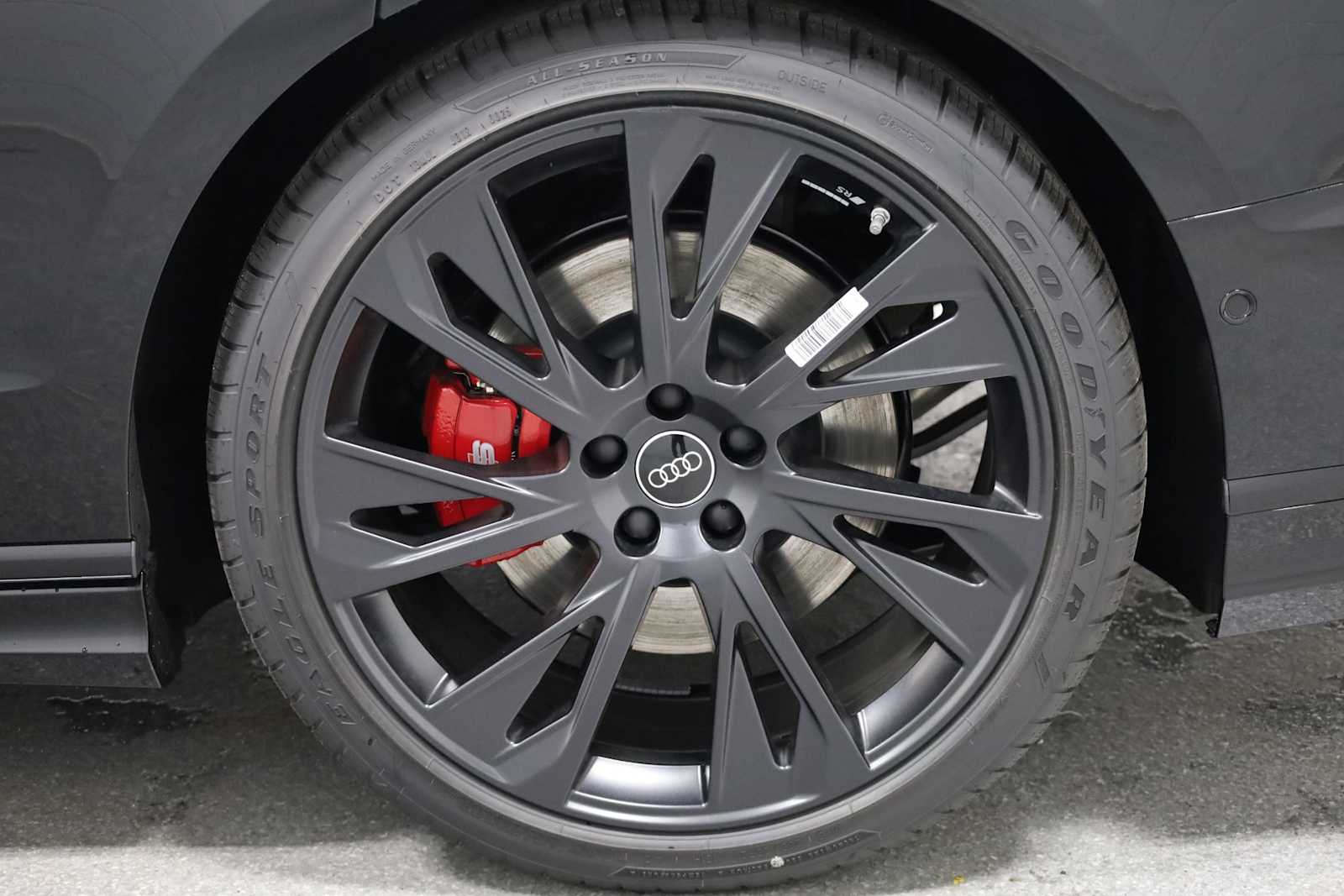 Thumbnail: 2025 Audi S8 - 37
