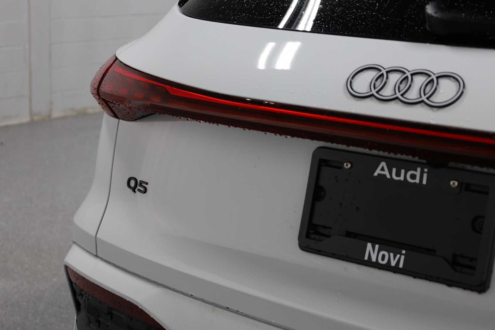 Thumbnail: 2025 Audi Q5 - 8