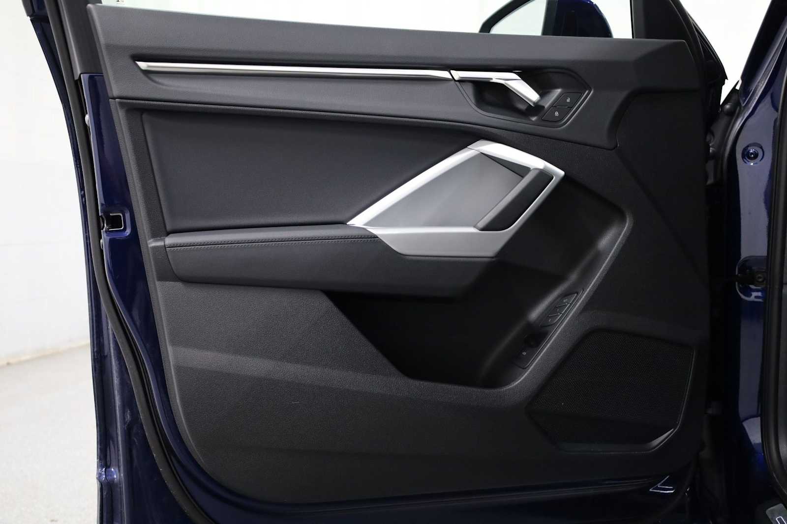 Thumbnail: 2025 Audi Q3 - 16