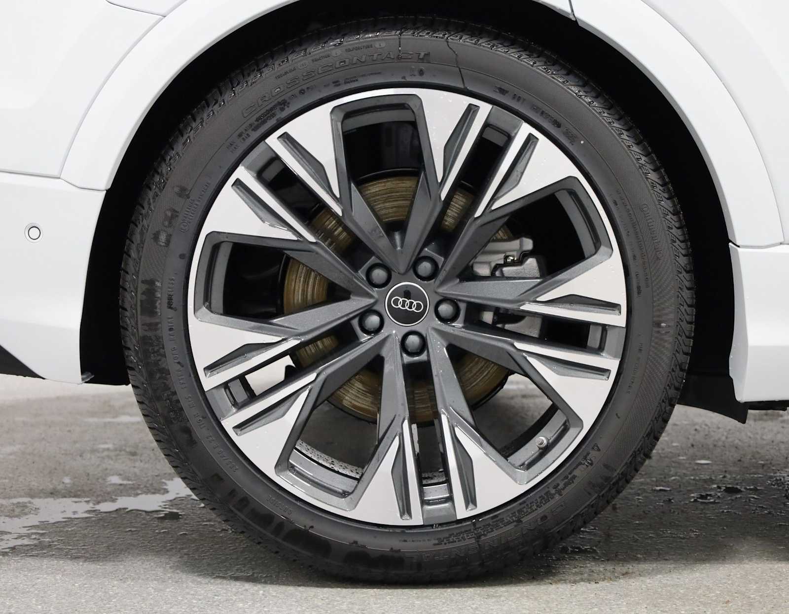 Thumbnail: 2026 Audi Q8 - 36