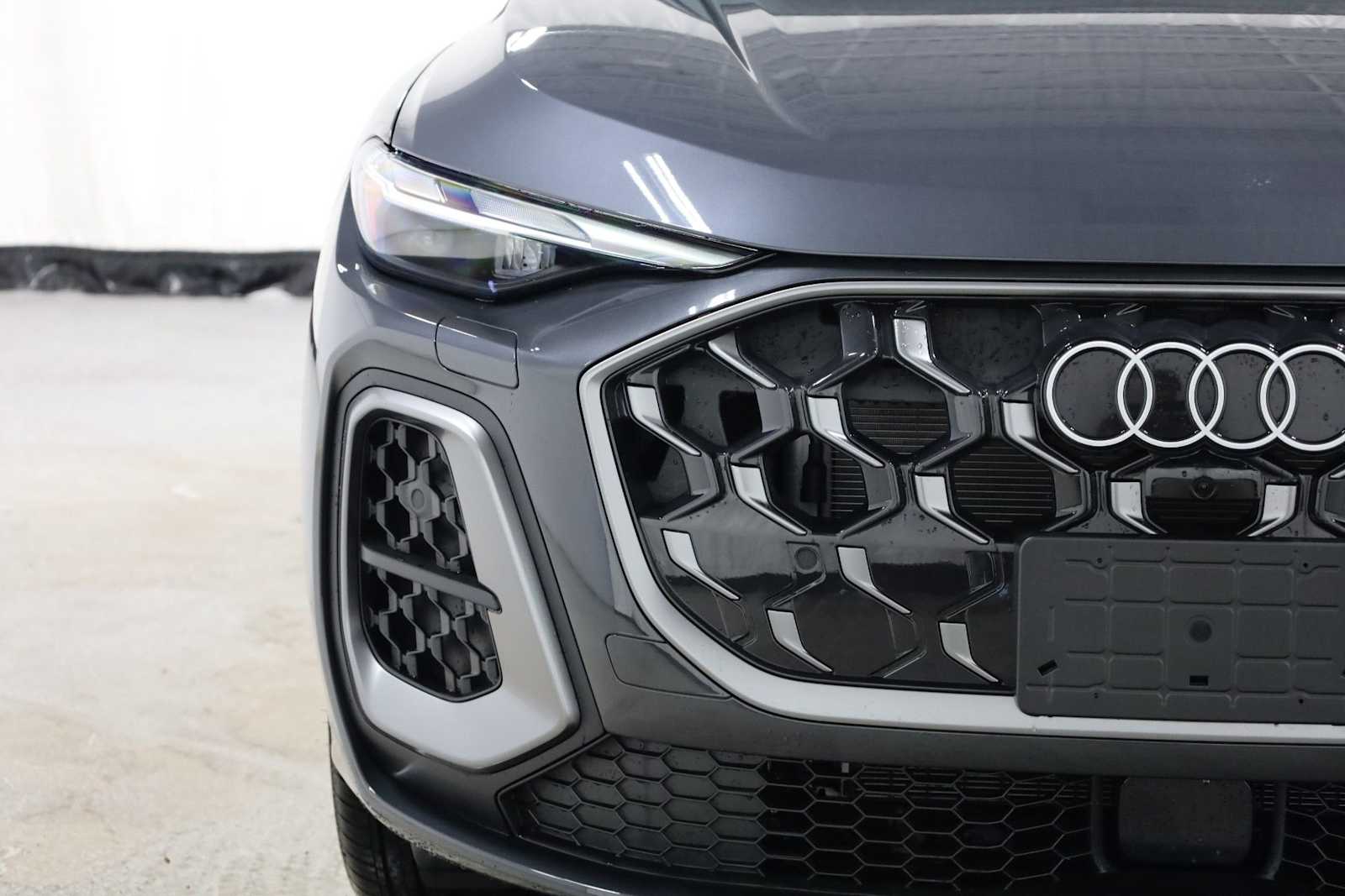 Thumbnail: 2025 Audi Q5 - 15