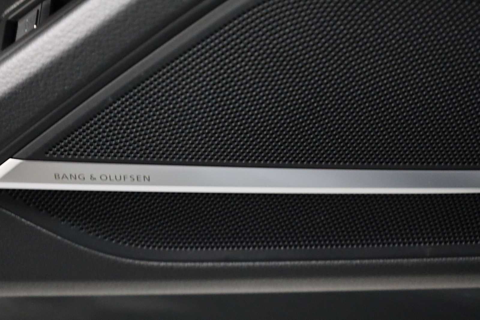 Thumbnail: 2025 Audi S8 - 17