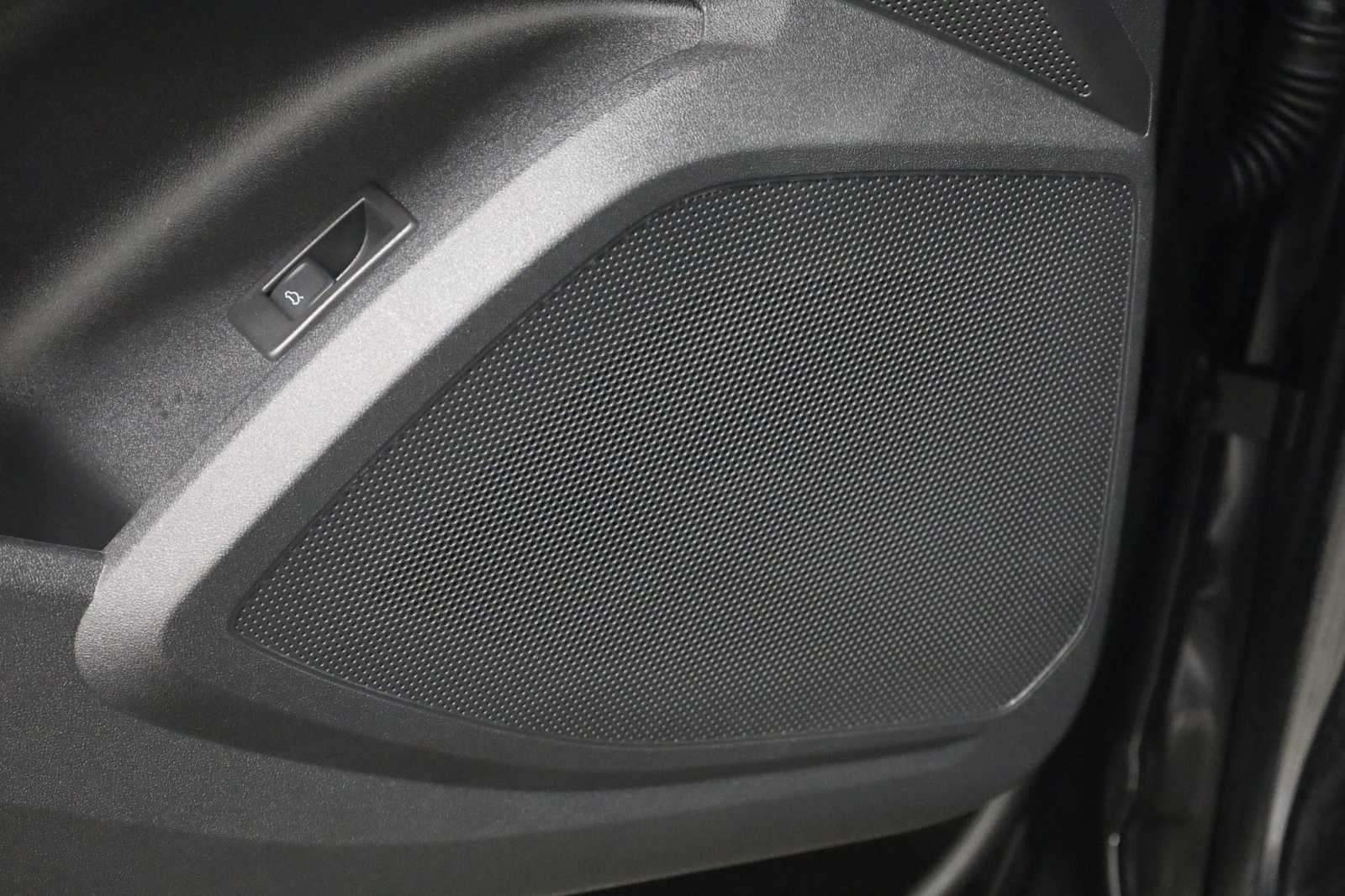 Thumbnail: 2025 Audi Q5 - 17