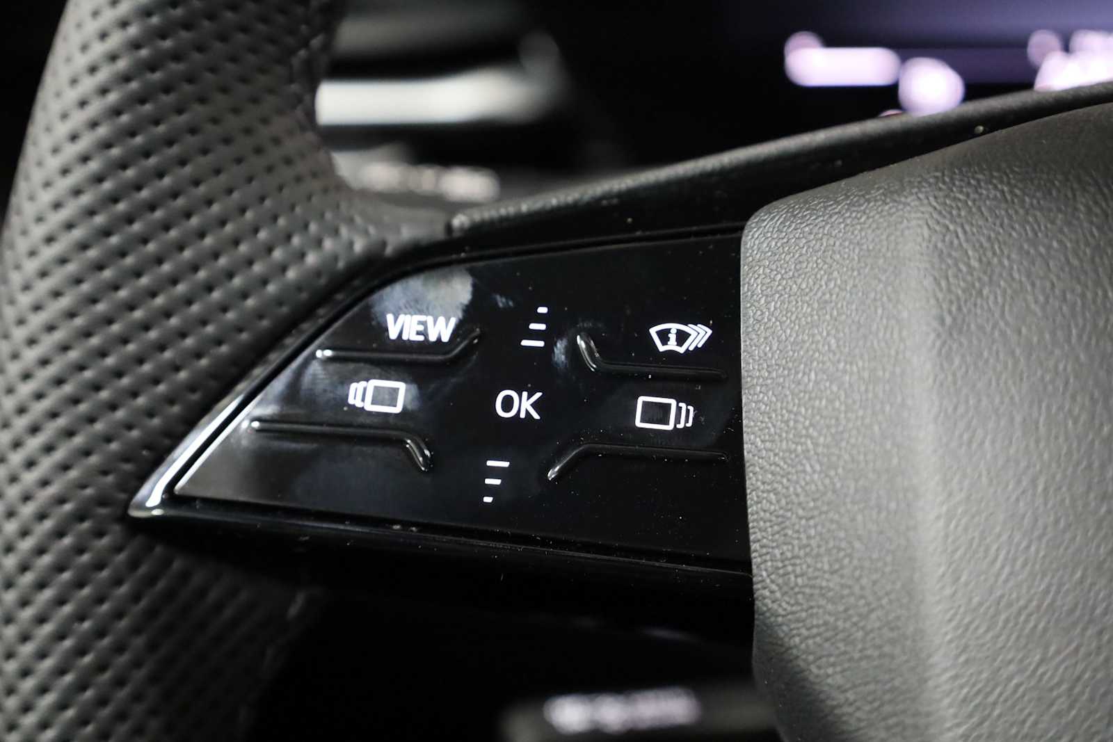 Thumbnail: 2025 Audi SQ5 - 25