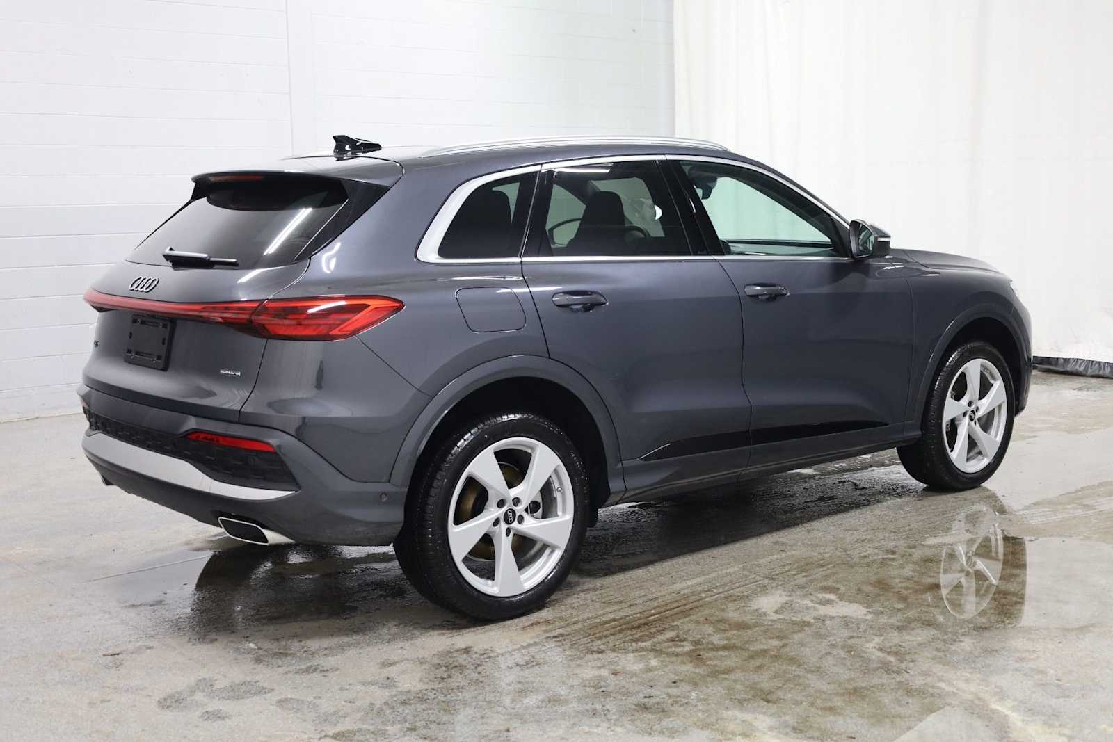 Thumbnail: 2025 Audi Q5 - 9