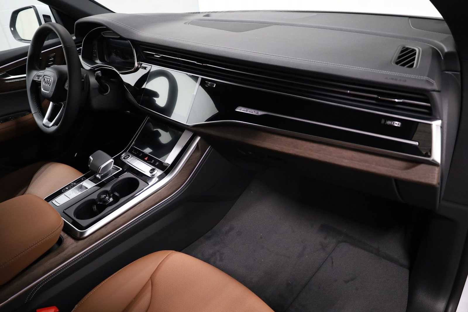 Thumbnail: 2026 Audi Q8 - 5