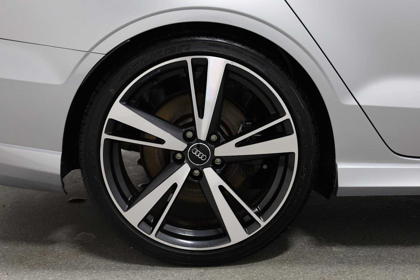 Thumbnail: 2018 Audi RS 3 - 37